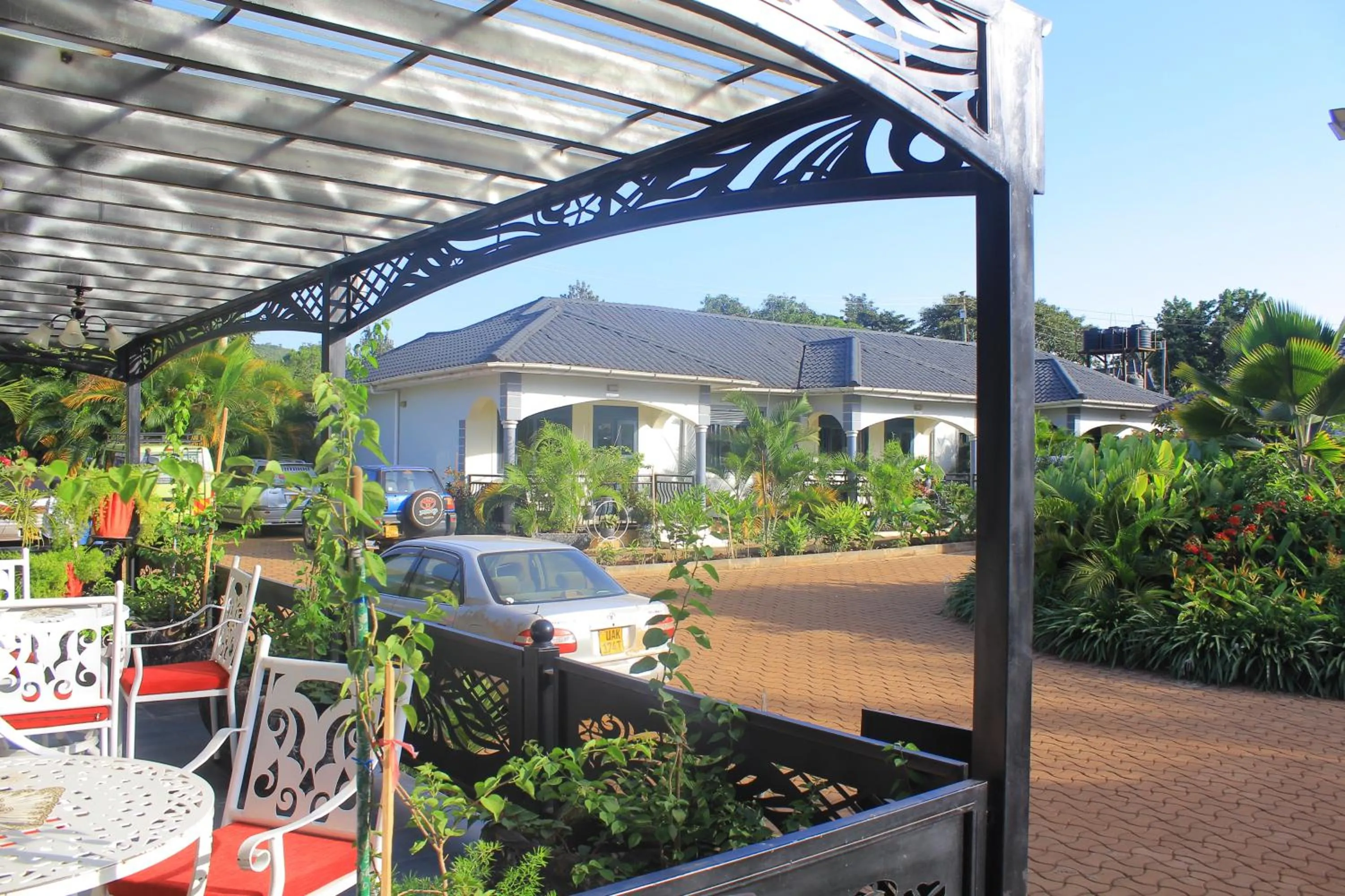 Restaurant/places to eat in MAMIKKI Hotel Apartments