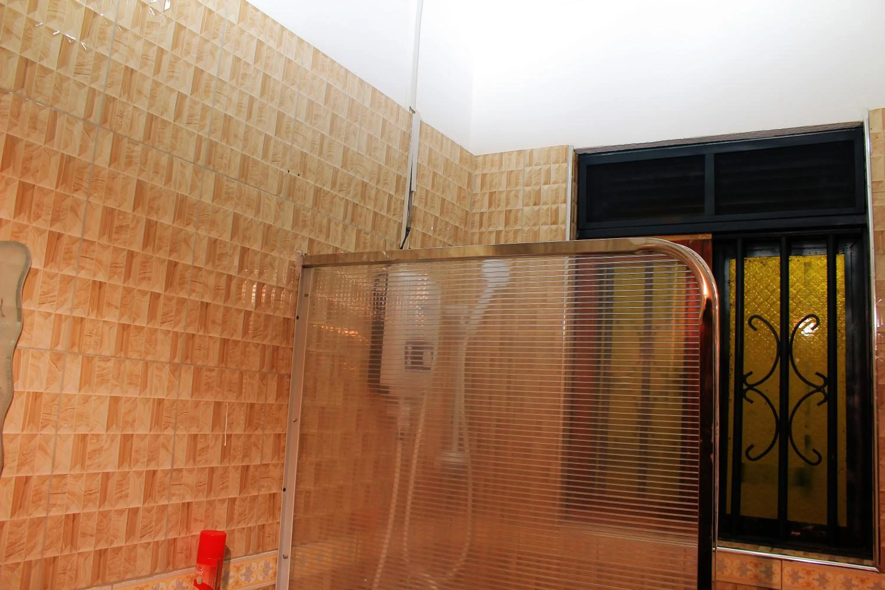Shower in MAMIKKI Hotel Apartments
