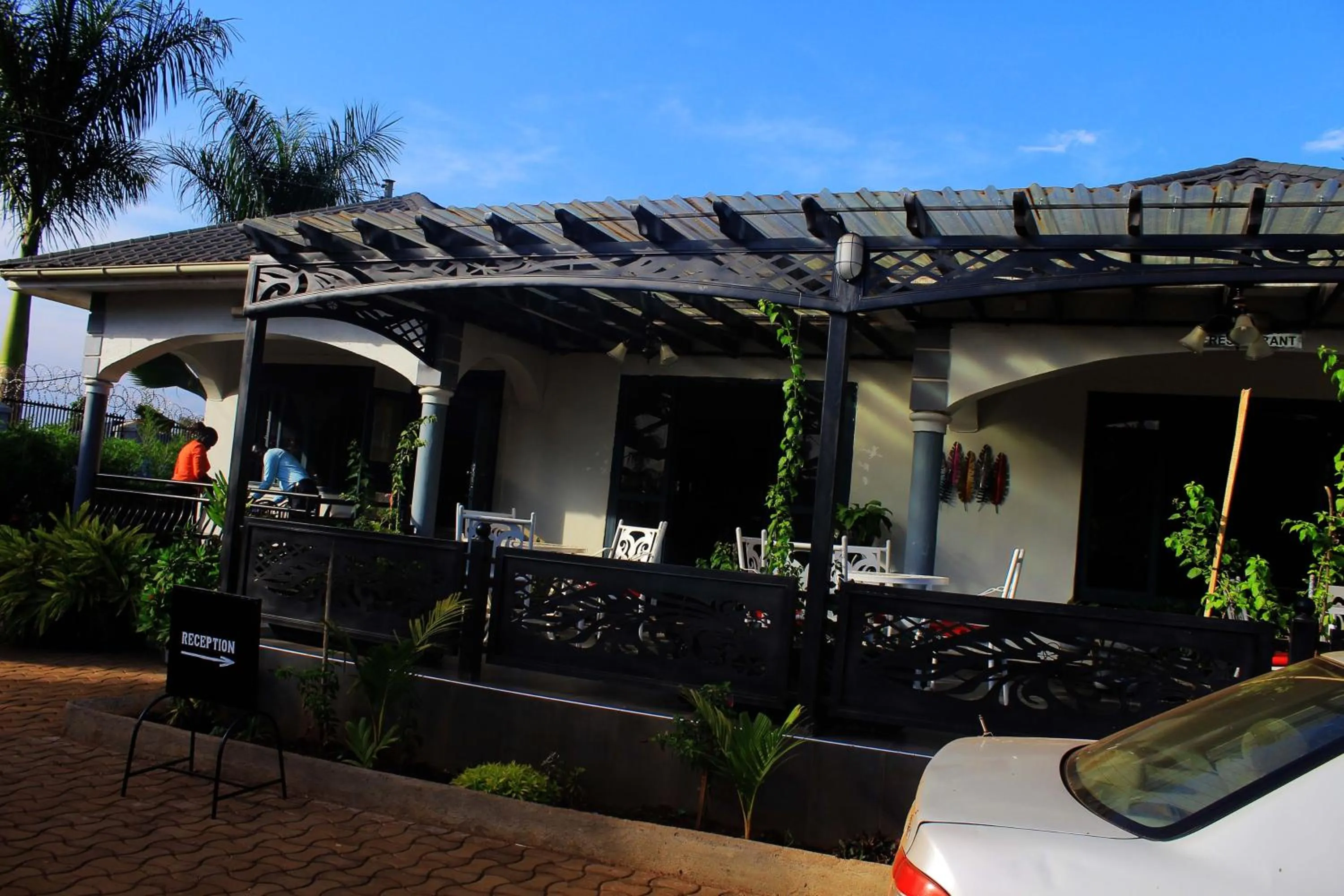 Restaurant/places to eat in MAMIKKI Hotel Apartments