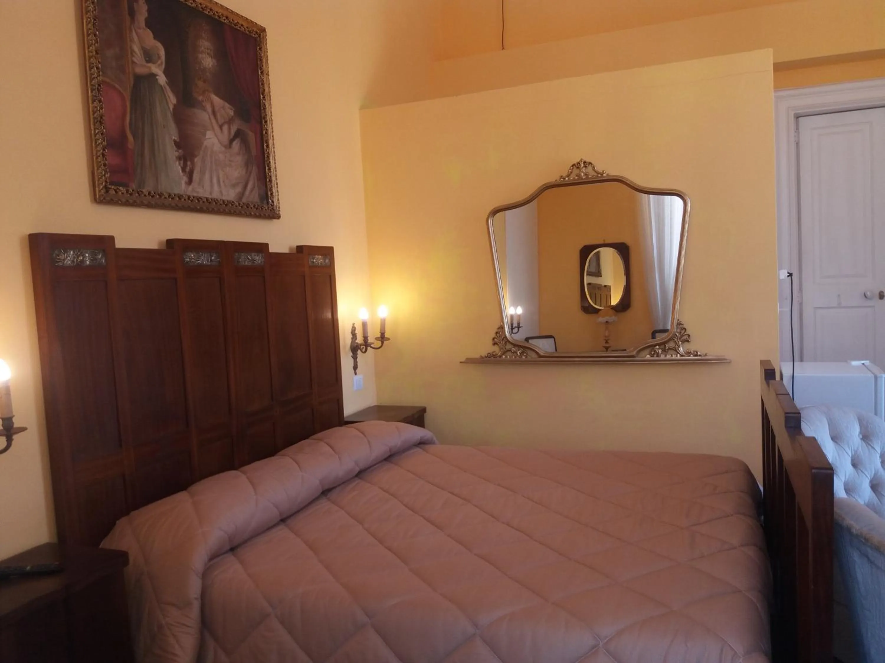 Bed in Antico Palazzo Spinola
