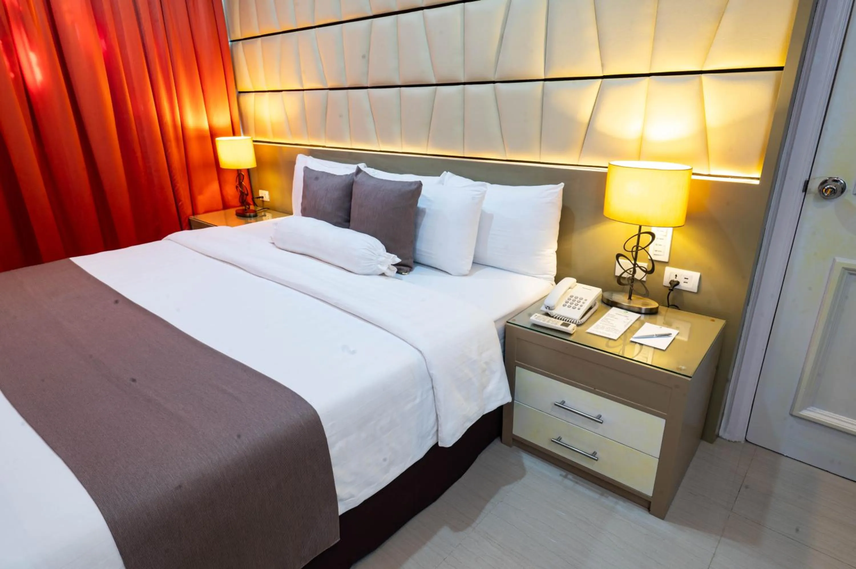 Bed in The Apo View Hotel