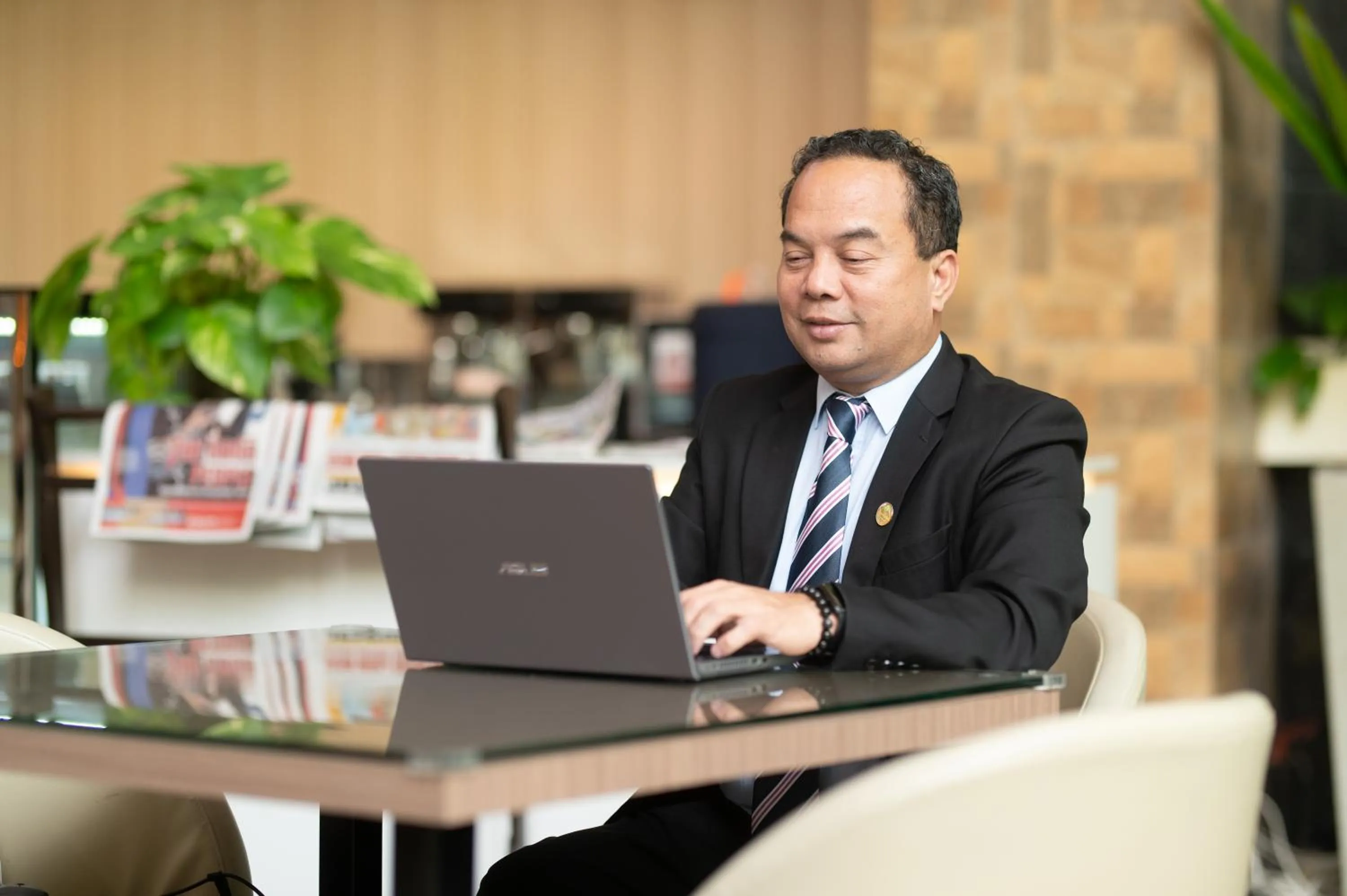 Restaurant/places to eat in The Apo View Hotel