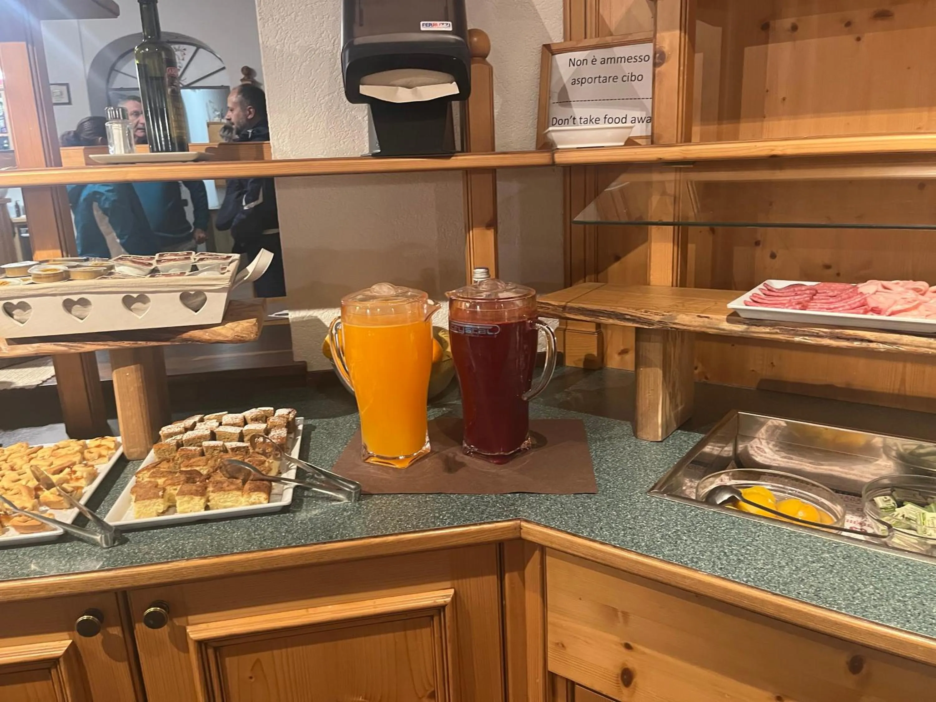 Continental breakfast in Hotel Villa Fosine