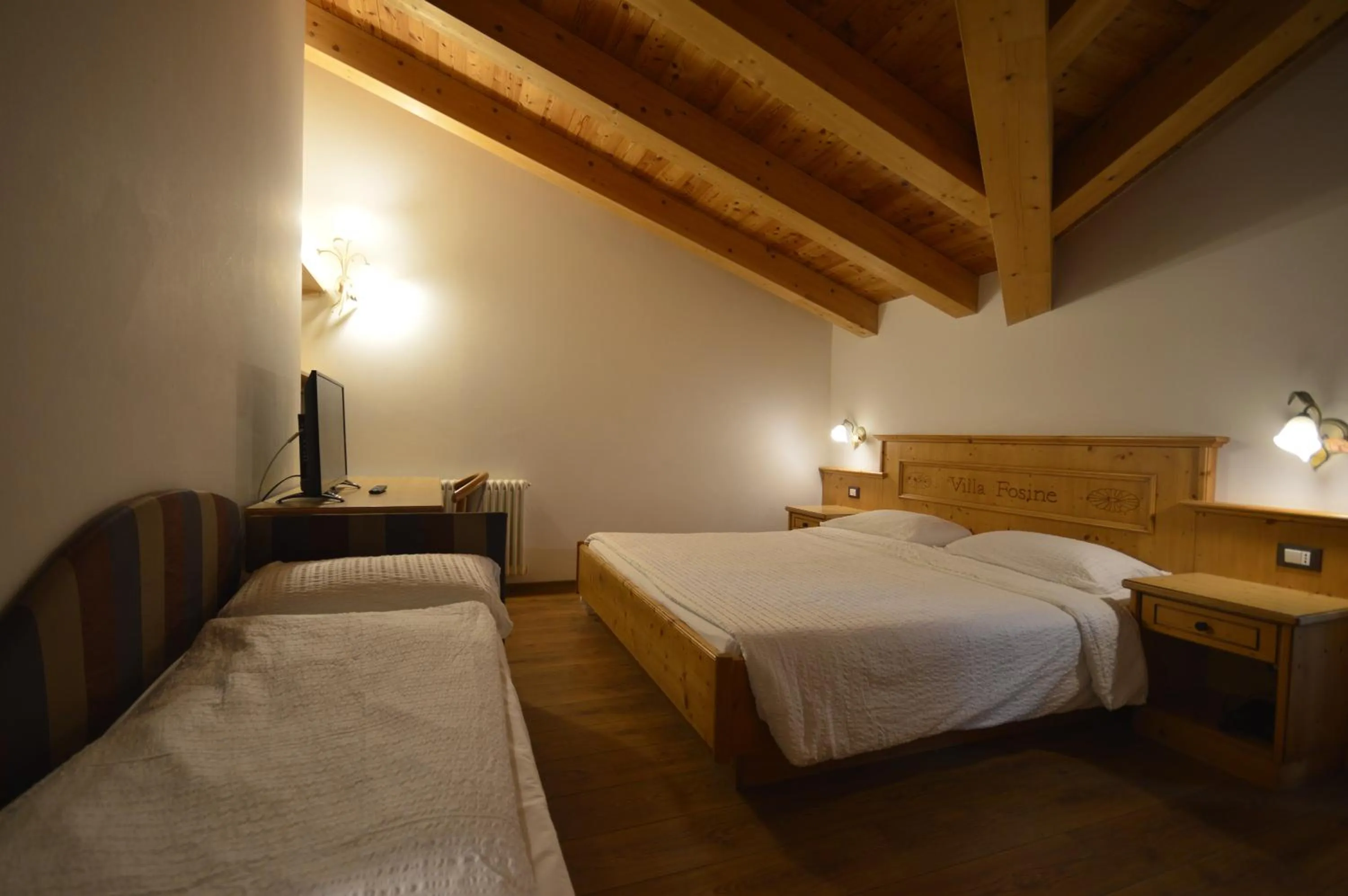 Photo of the whole room, Bed in Hotel Villa Fosine