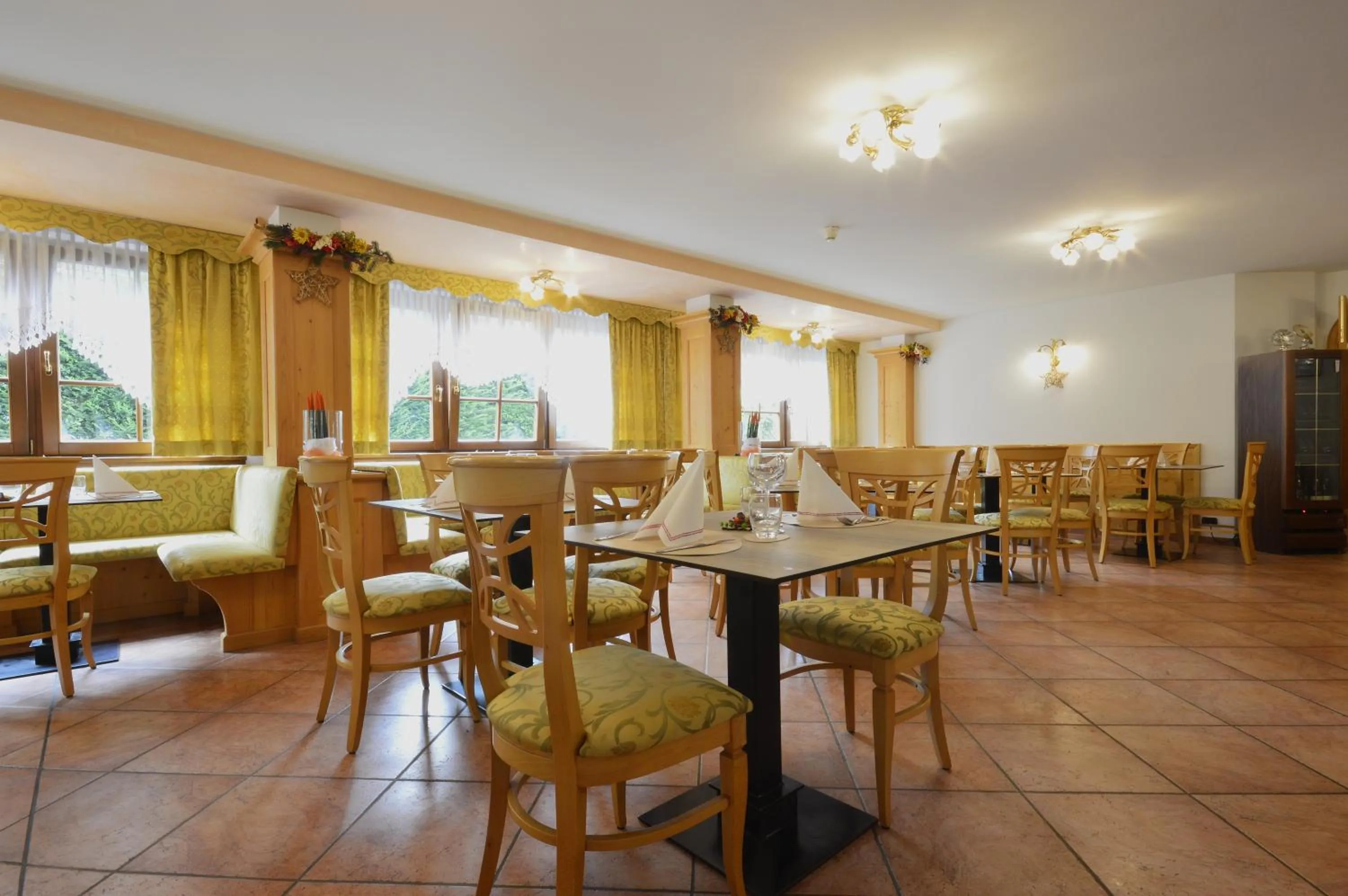 Restaurant/places to eat in Hotel Villa Fosine