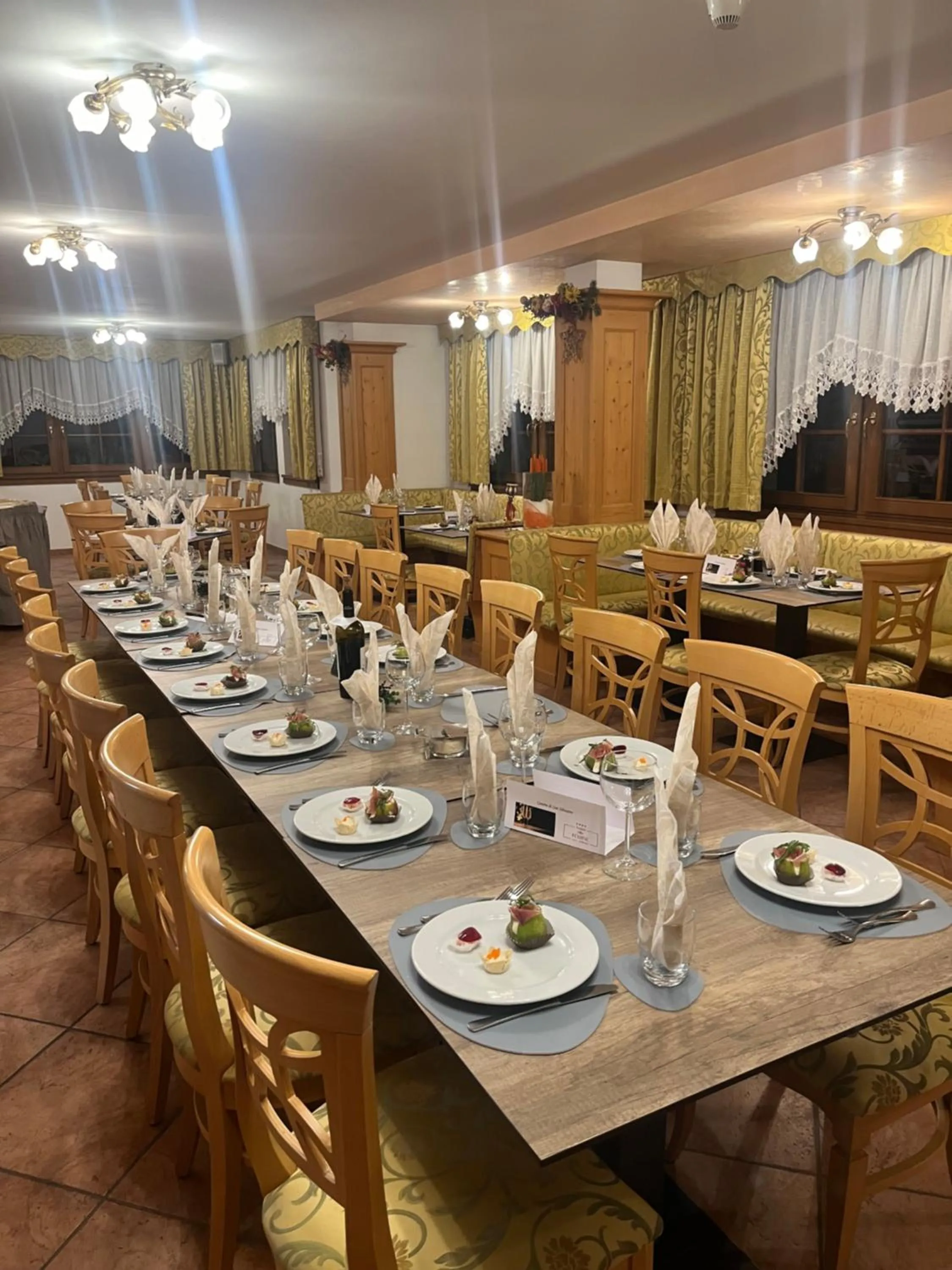 Restaurant/places to eat in Hotel Villa Fosine