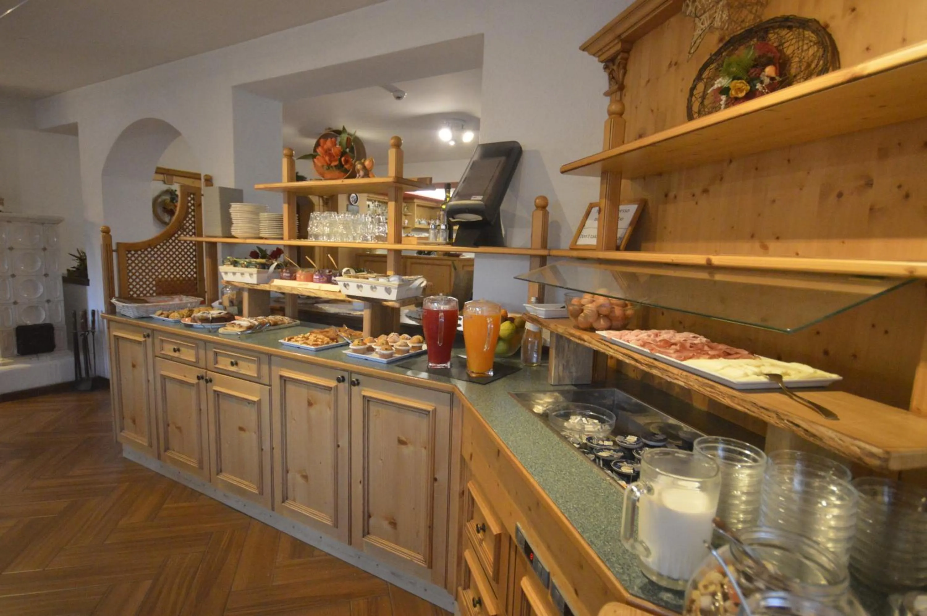 Buffet breakfast in Hotel Villa Fosine