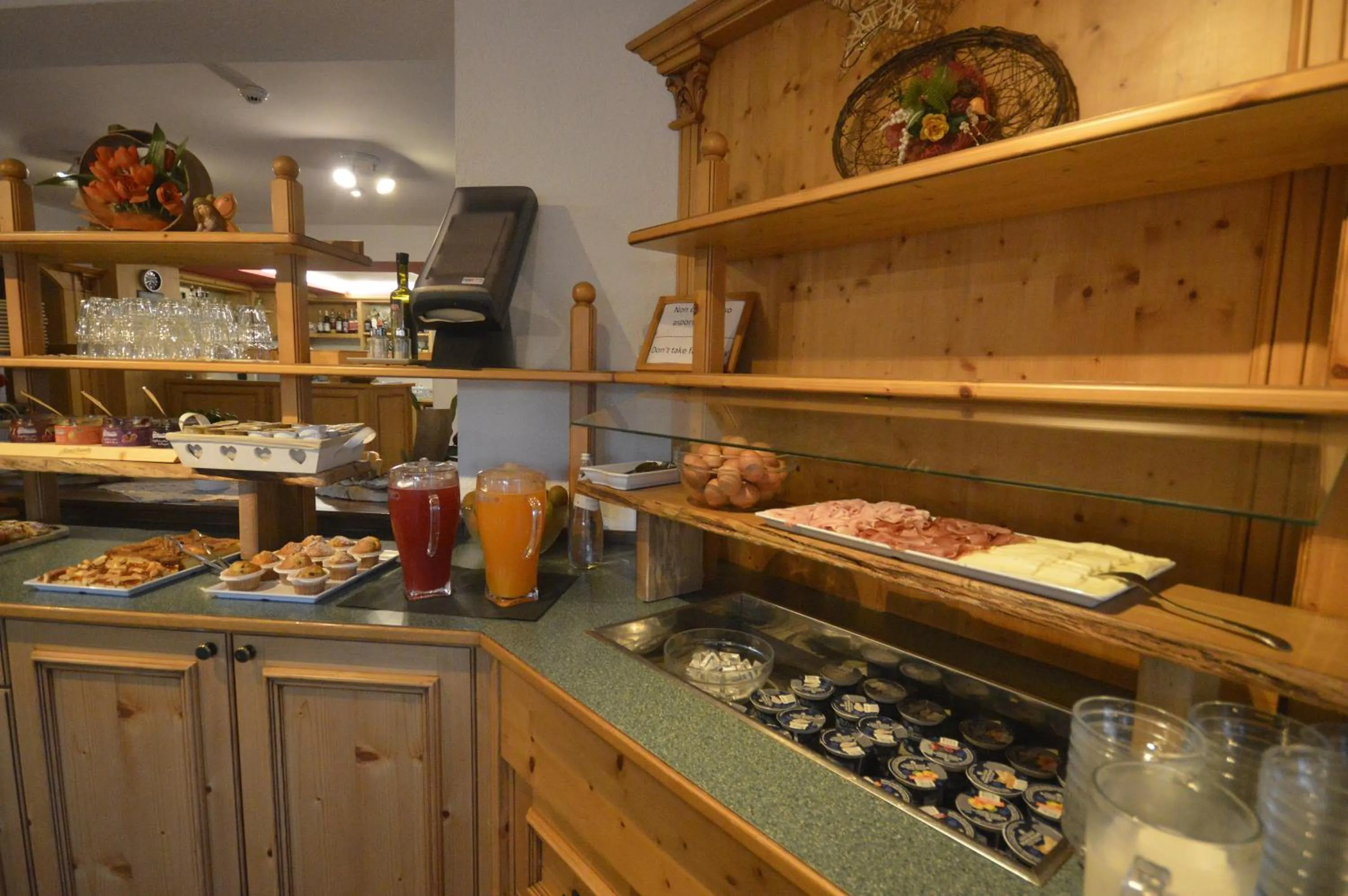 Food and drinks in Hotel Villa Fosine