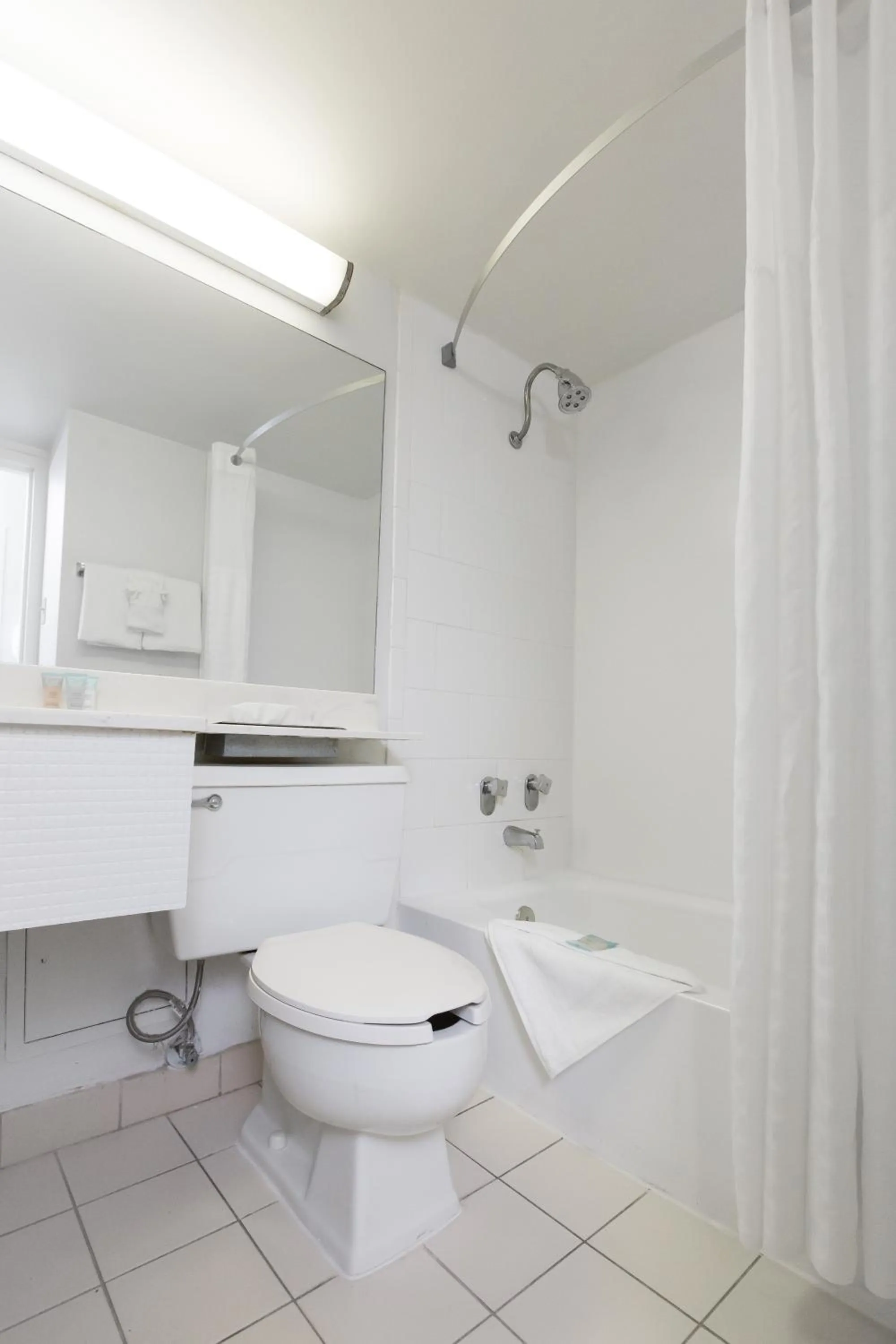 Bathroom in Plaza Hotel Fort Lauderdale