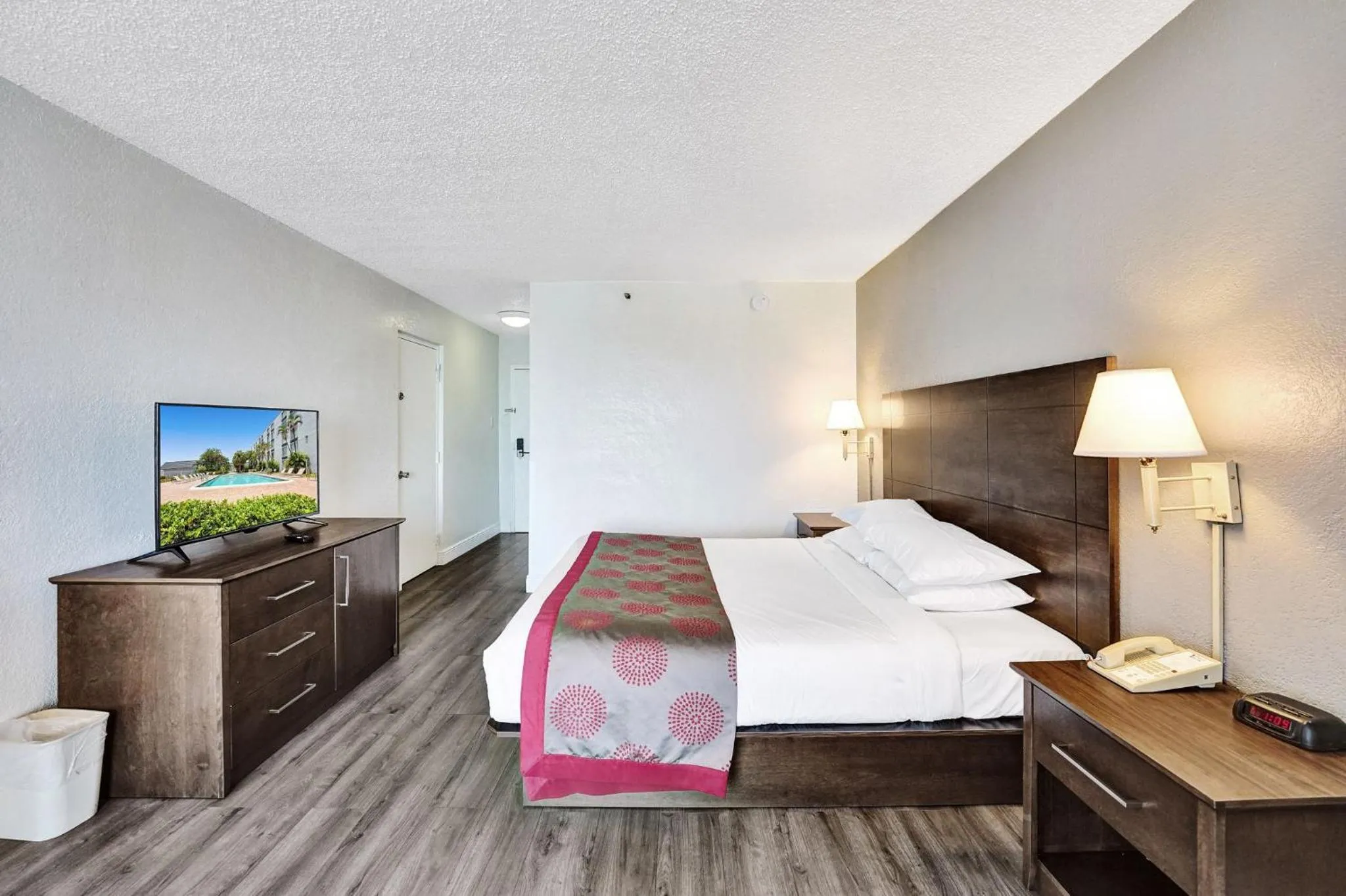 Photo of the whole room, Bed in Plaza Hotel Fort Lauderdale