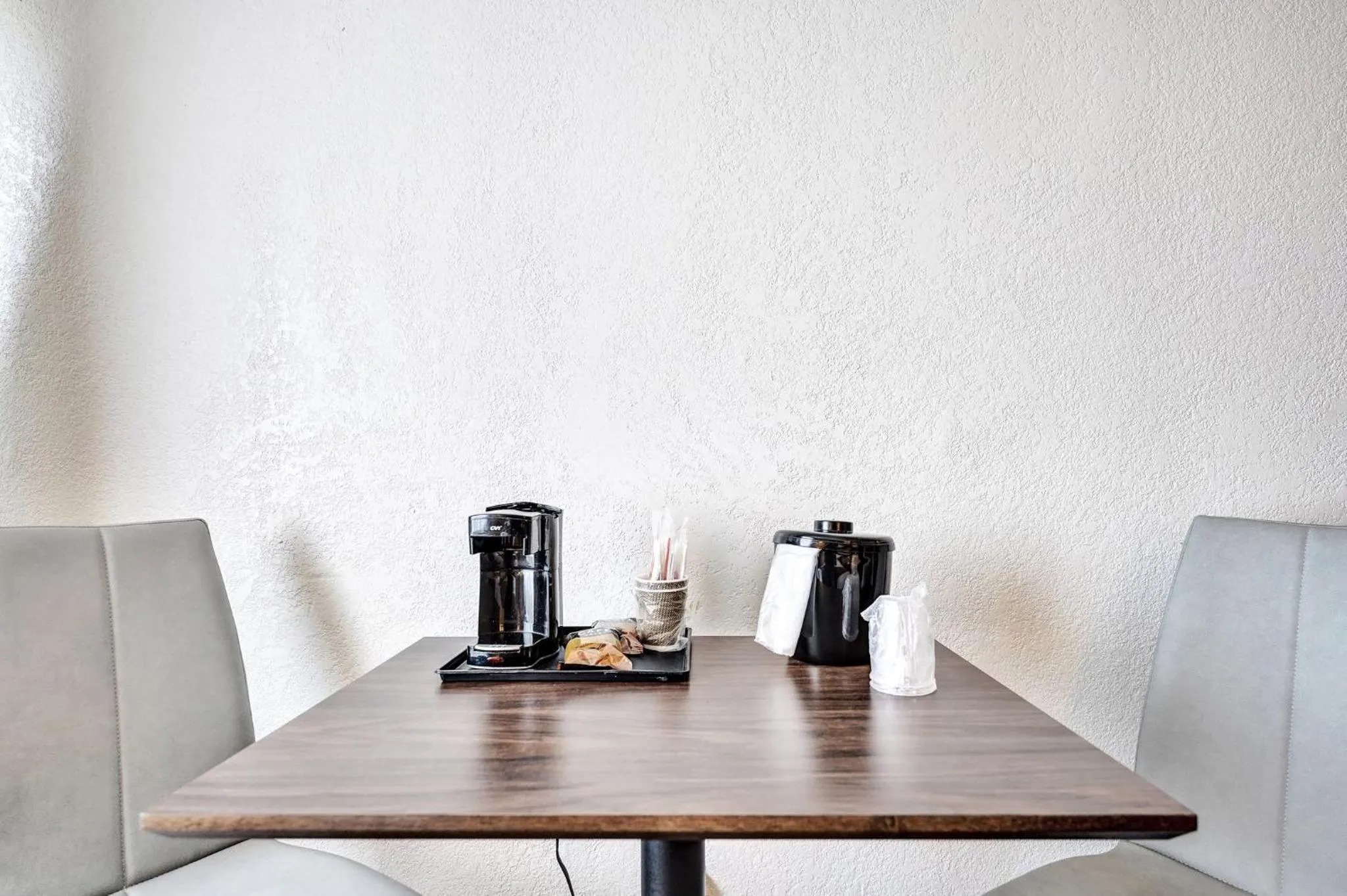 Coffee/tea facilities in Plaza Hotel Fort Lauderdale