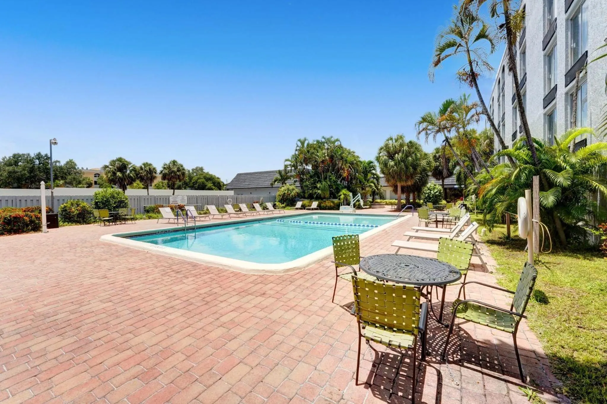 Swimming pool in Plaza Hotel Fort Lauderdale