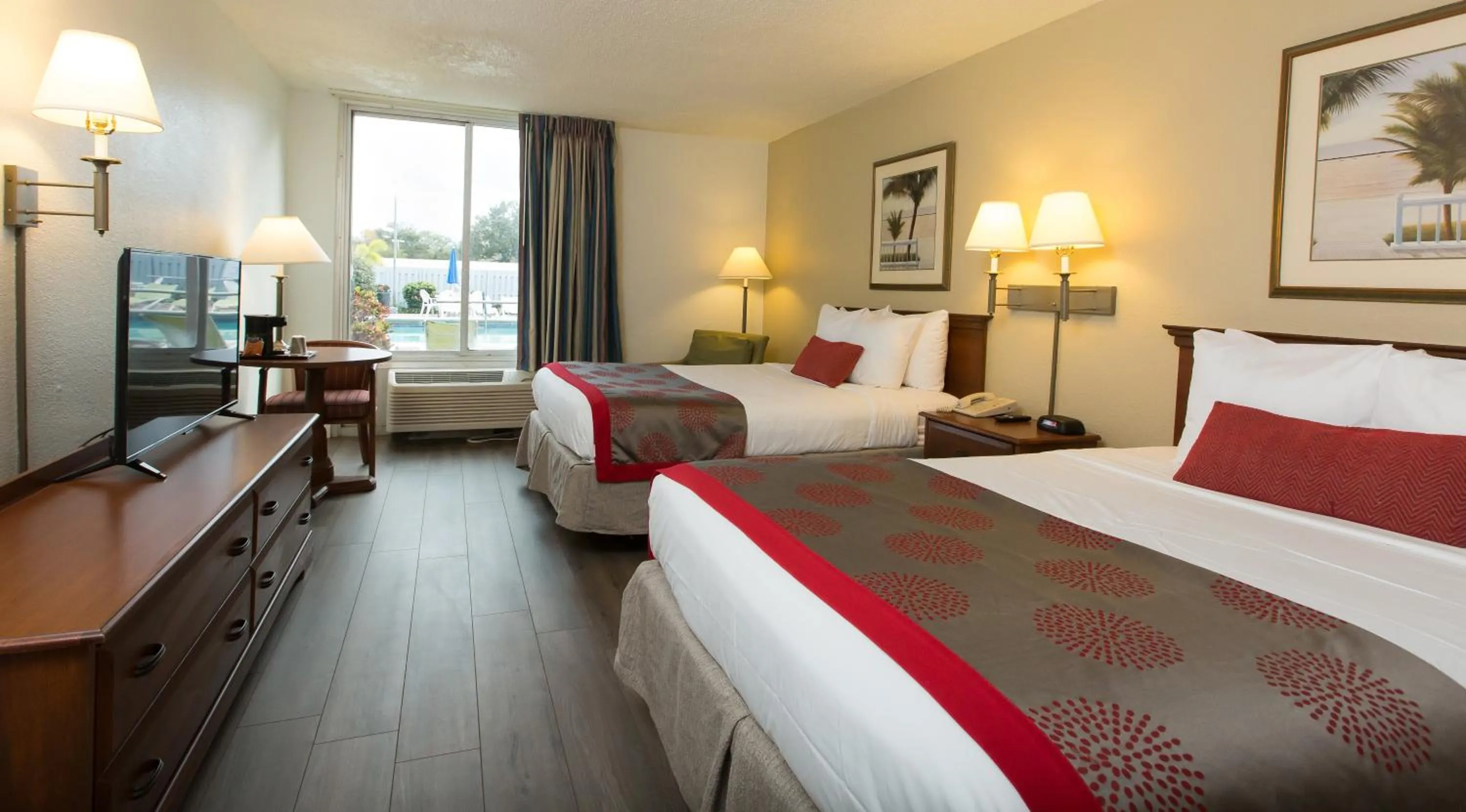 Photo of the whole room, Bed in Plaza Hotel Fort Lauderdale