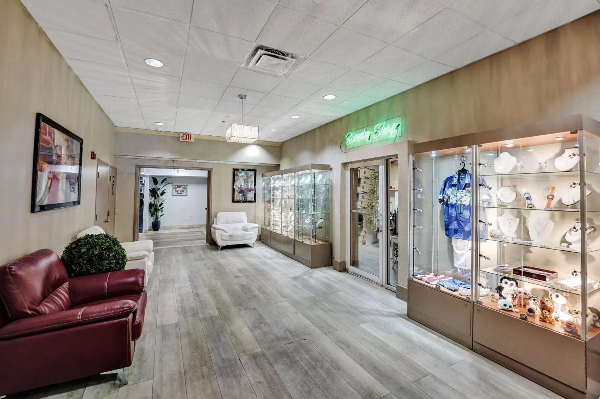 Shopping Area in Plaza Hotel Fort Lauderdale