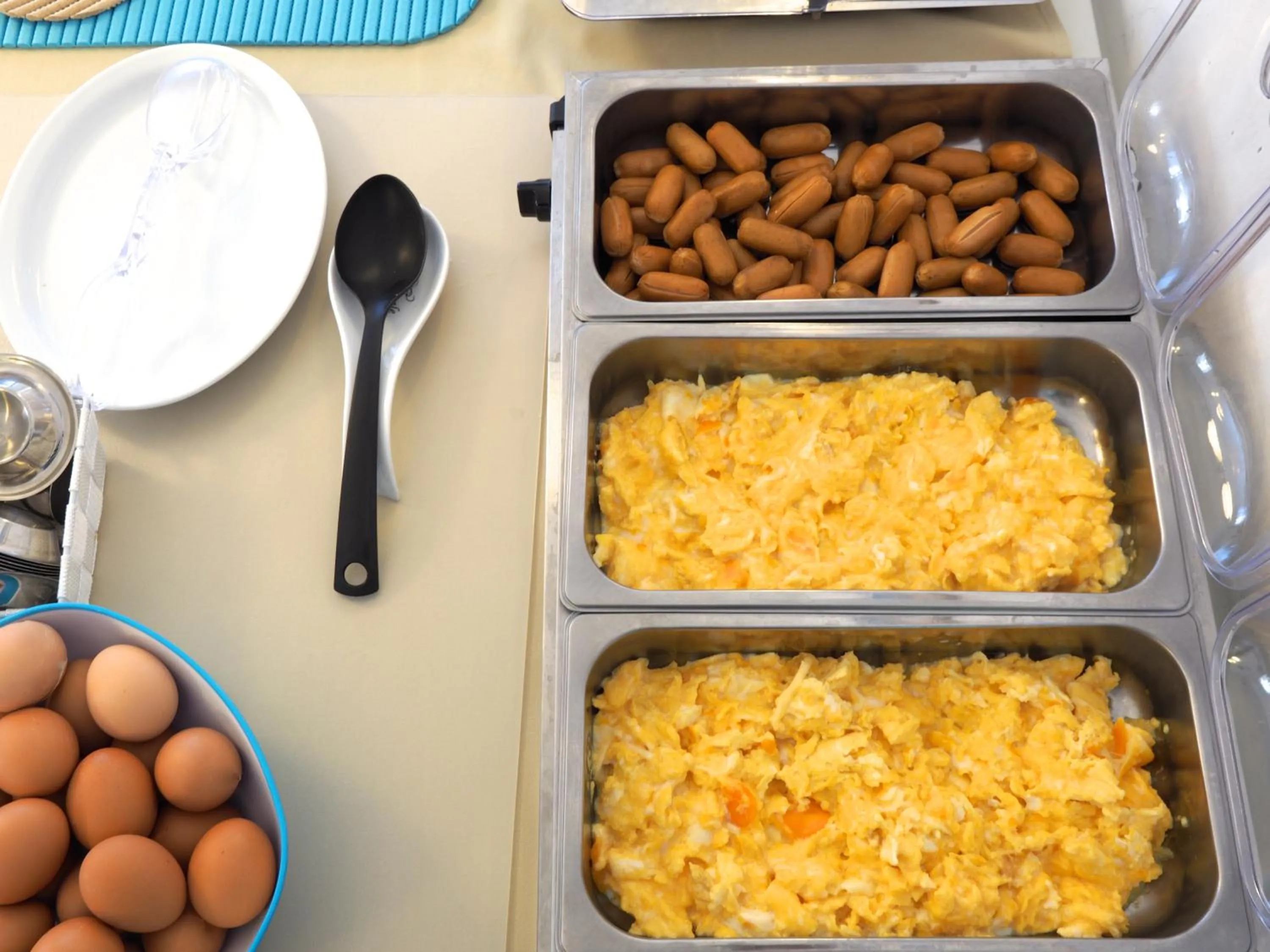 Buffet breakfast in Hotel Dante