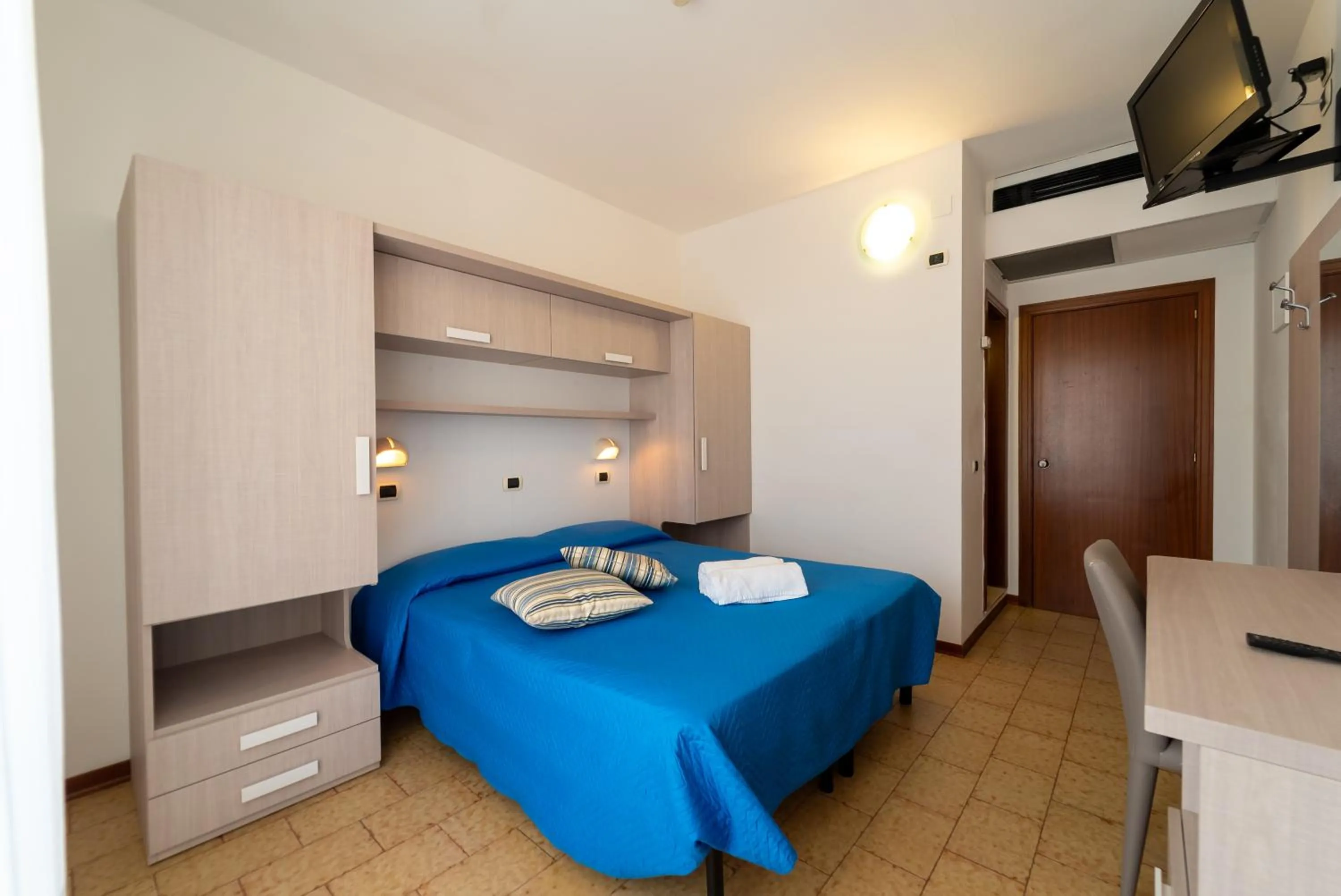 hair dresser, Bed in Hotel Beach