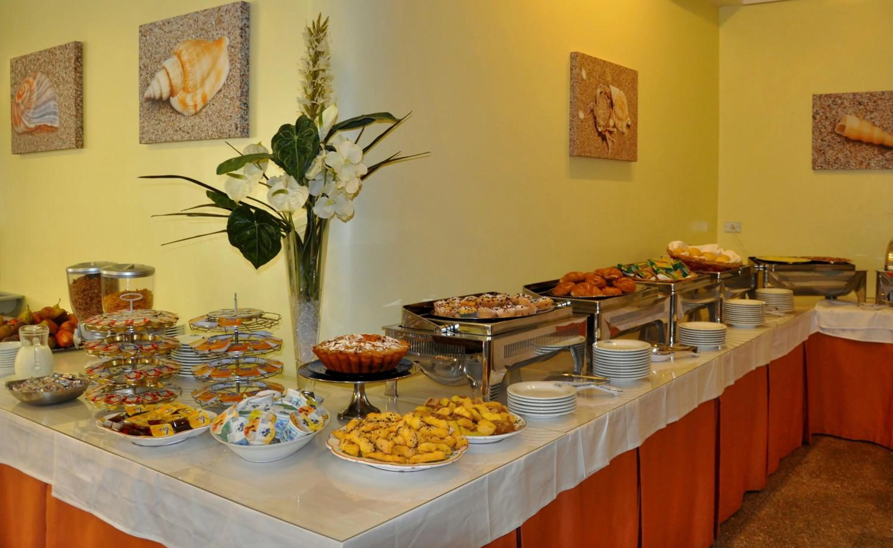 Food and drinks in Hotel Beach