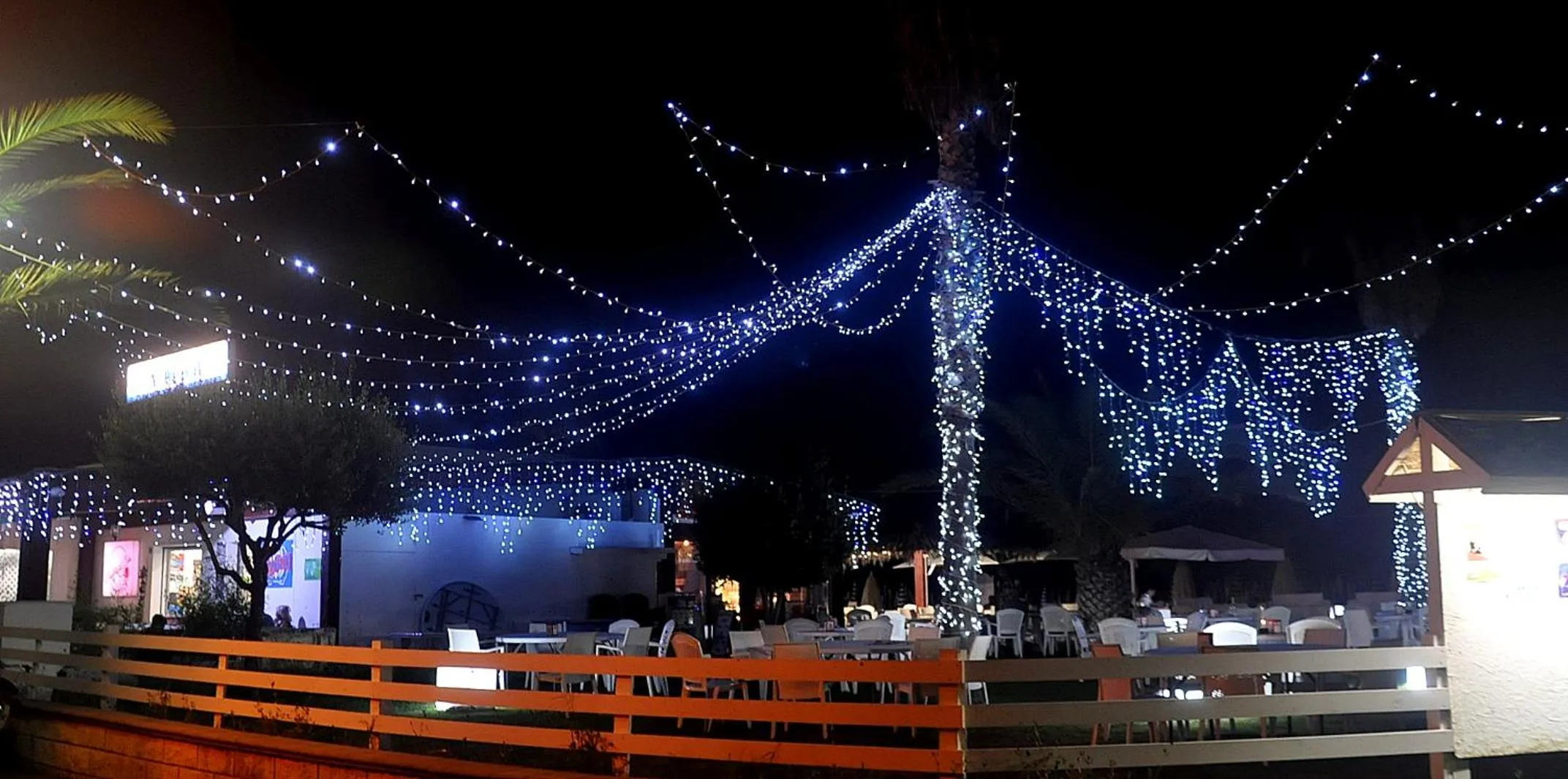 Restaurant/places to eat in Hotel Beach