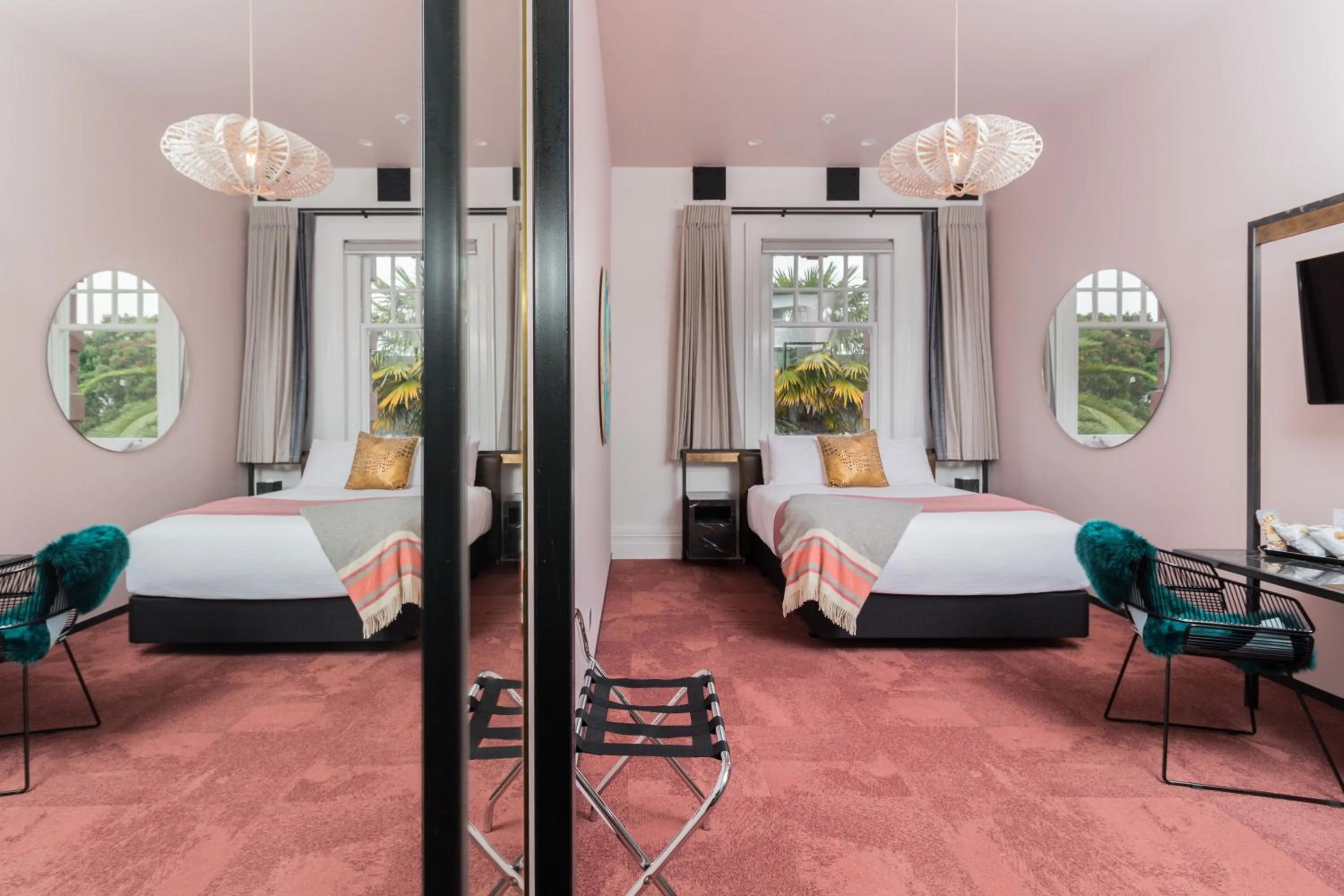 TV and multimedia, Bed in Clarence Boutique Hotel