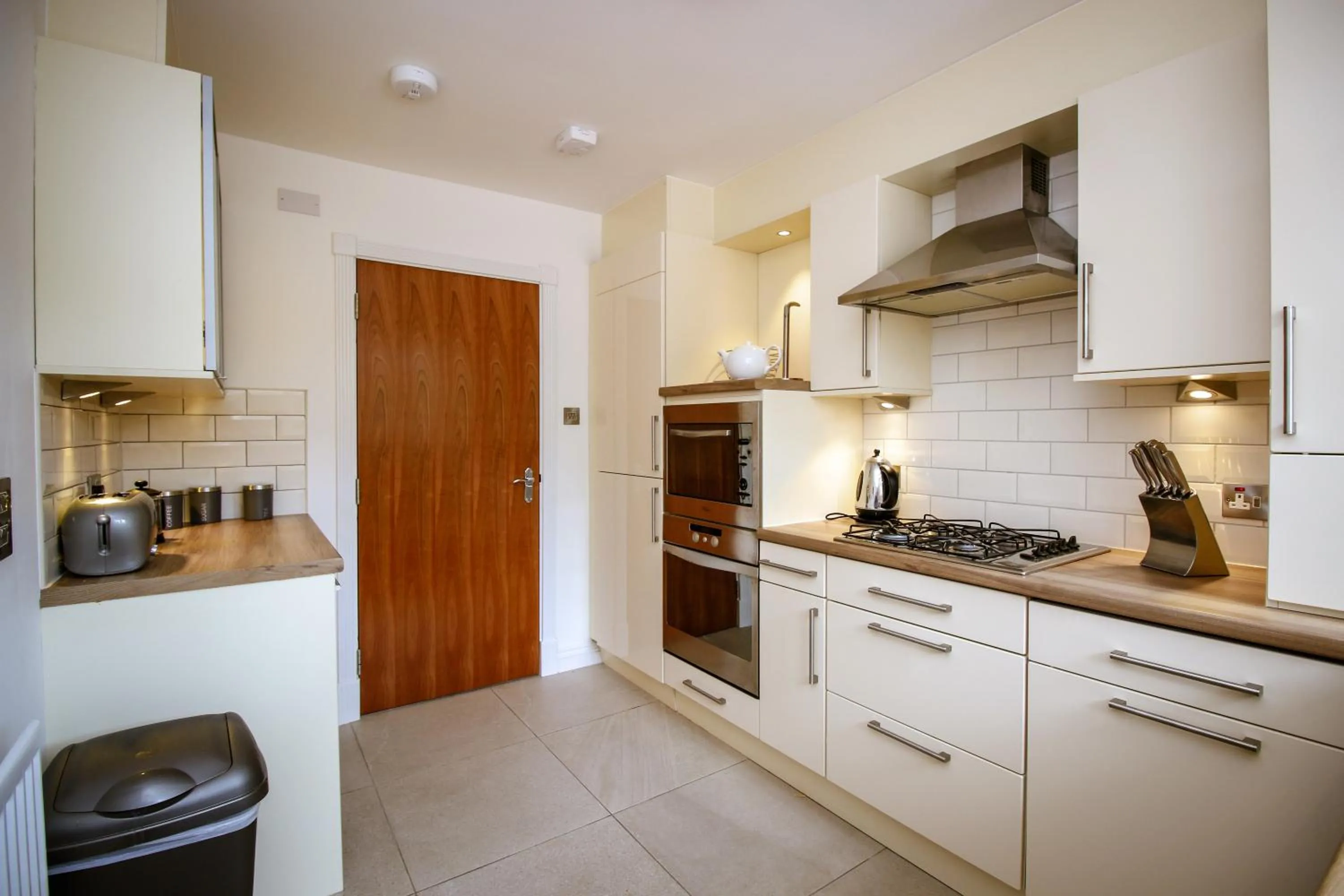 Coffee/tea facilities in Turnberry Apartments