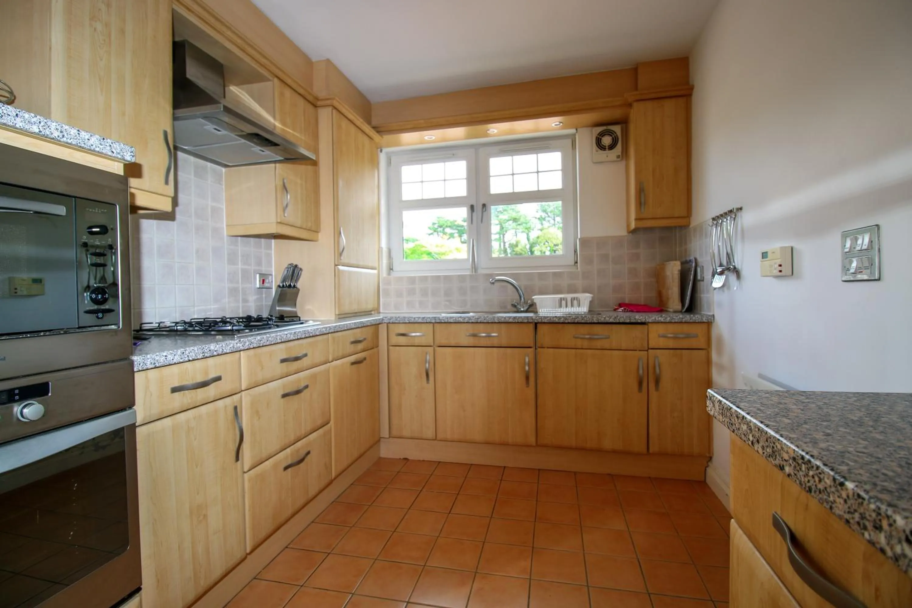 Kitchen or kitchenette in Turnberry Apartments