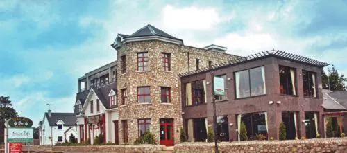 Facade/entrance in Upton Court Hotel