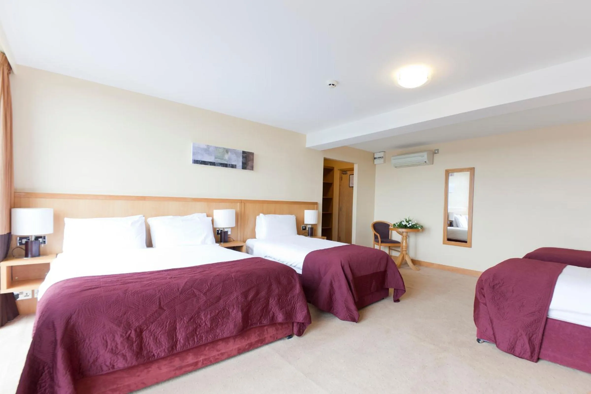 Photo of the whole room, Bed in Upton Court Hotel