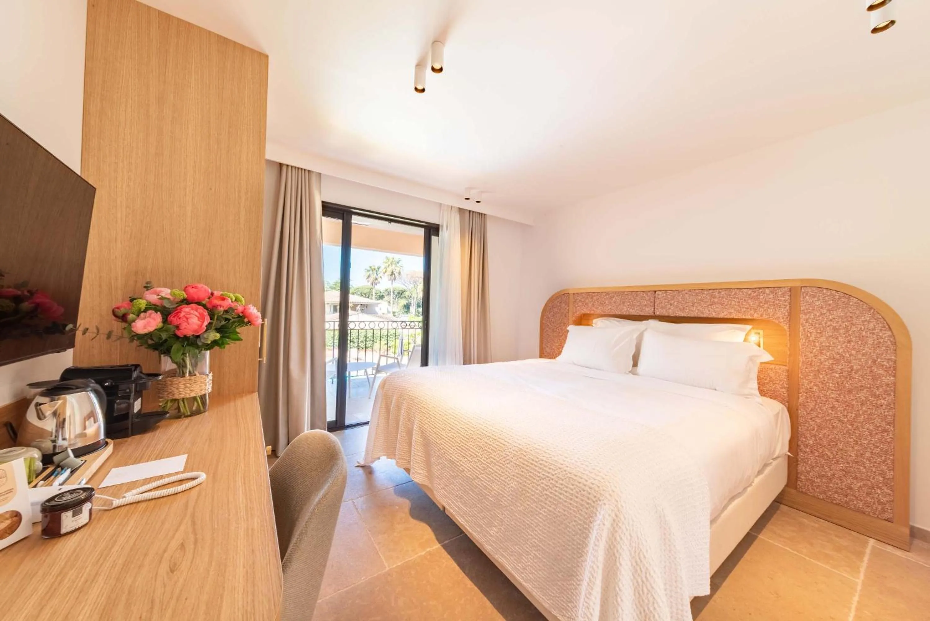 Bed in Hotel Brin d'Azur - Saint Tropez
