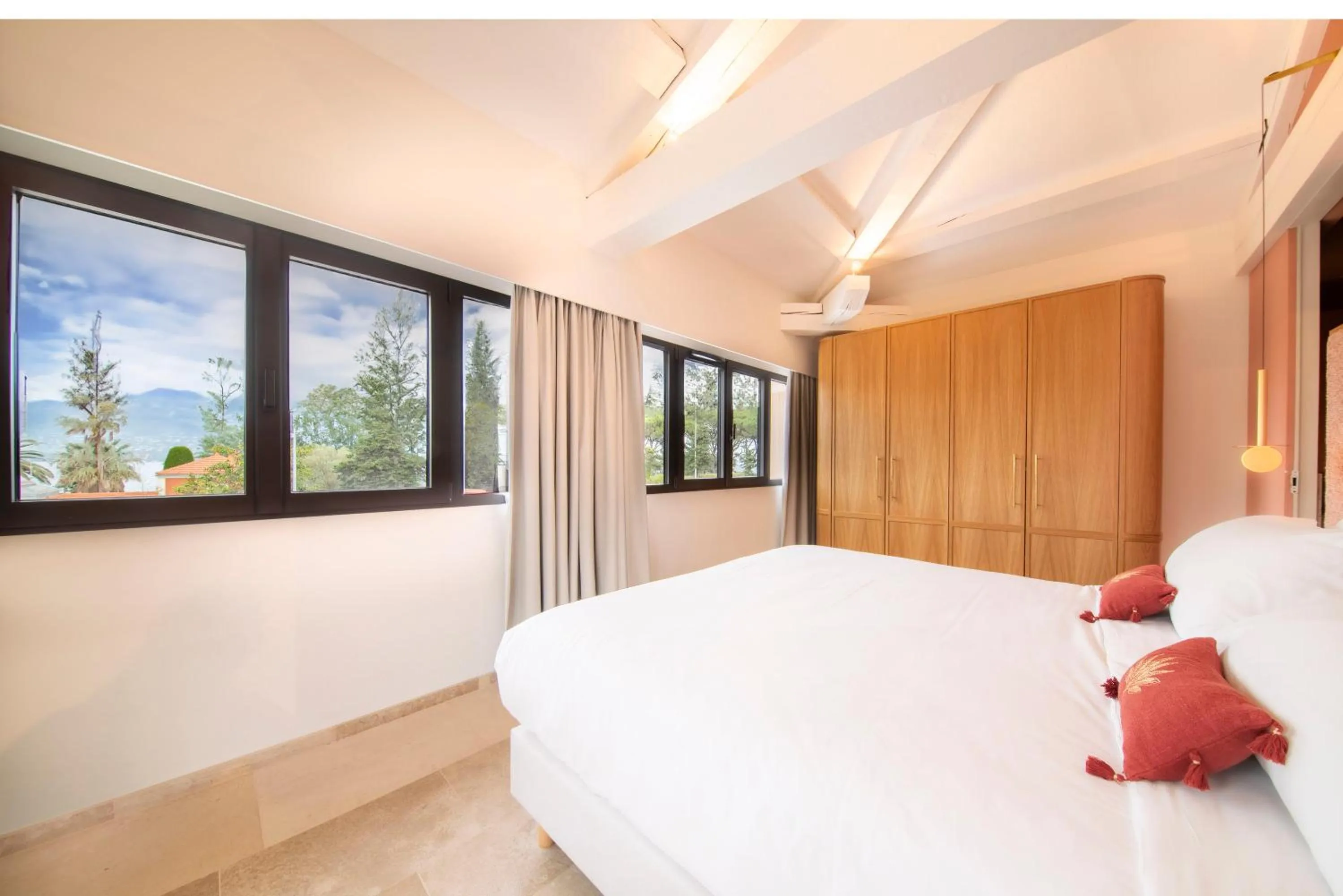 Bed in Hotel Brin d'Azur - Saint Tropez