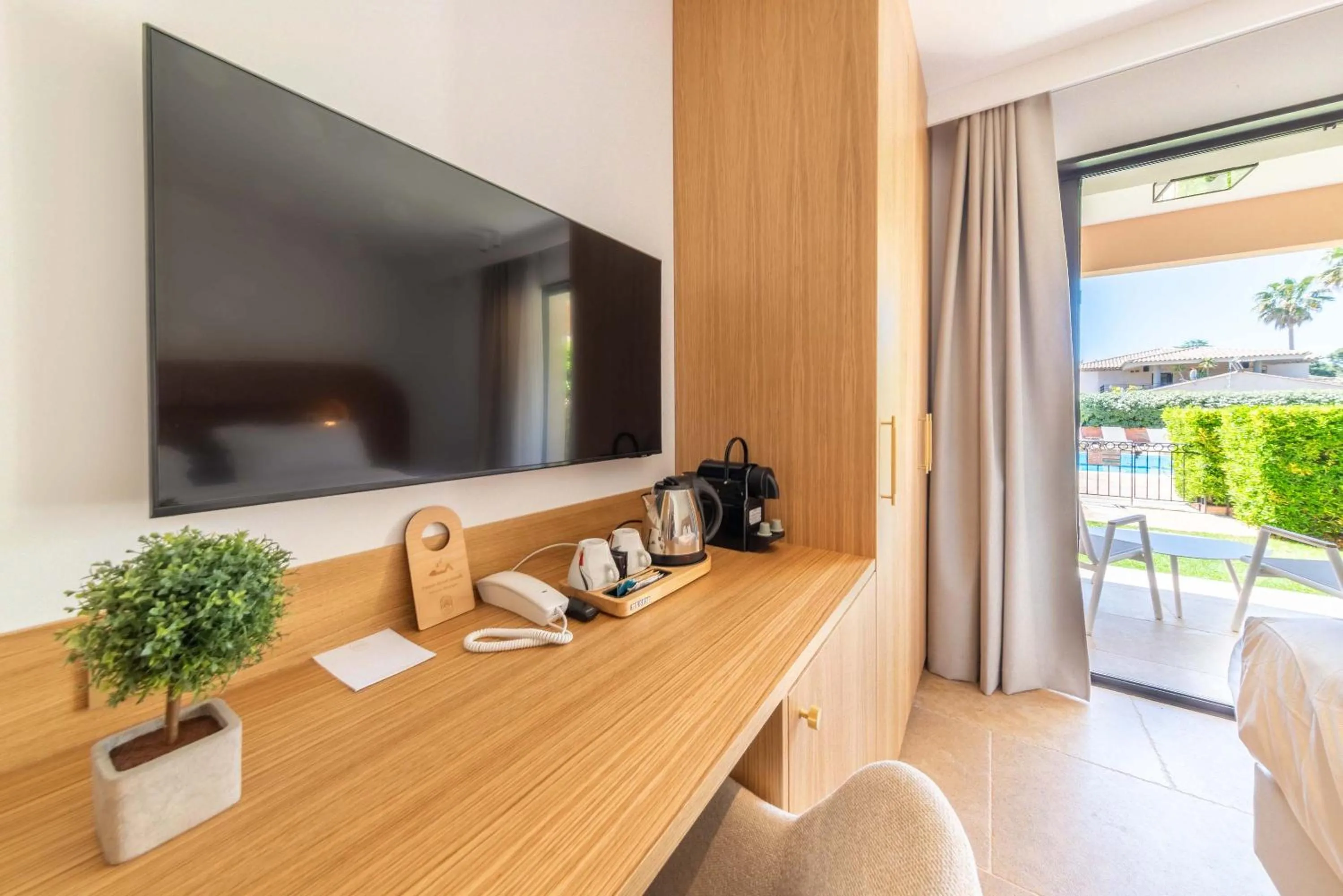 TV and multimedia in Hotel Brin d'Azur - Saint Tropez