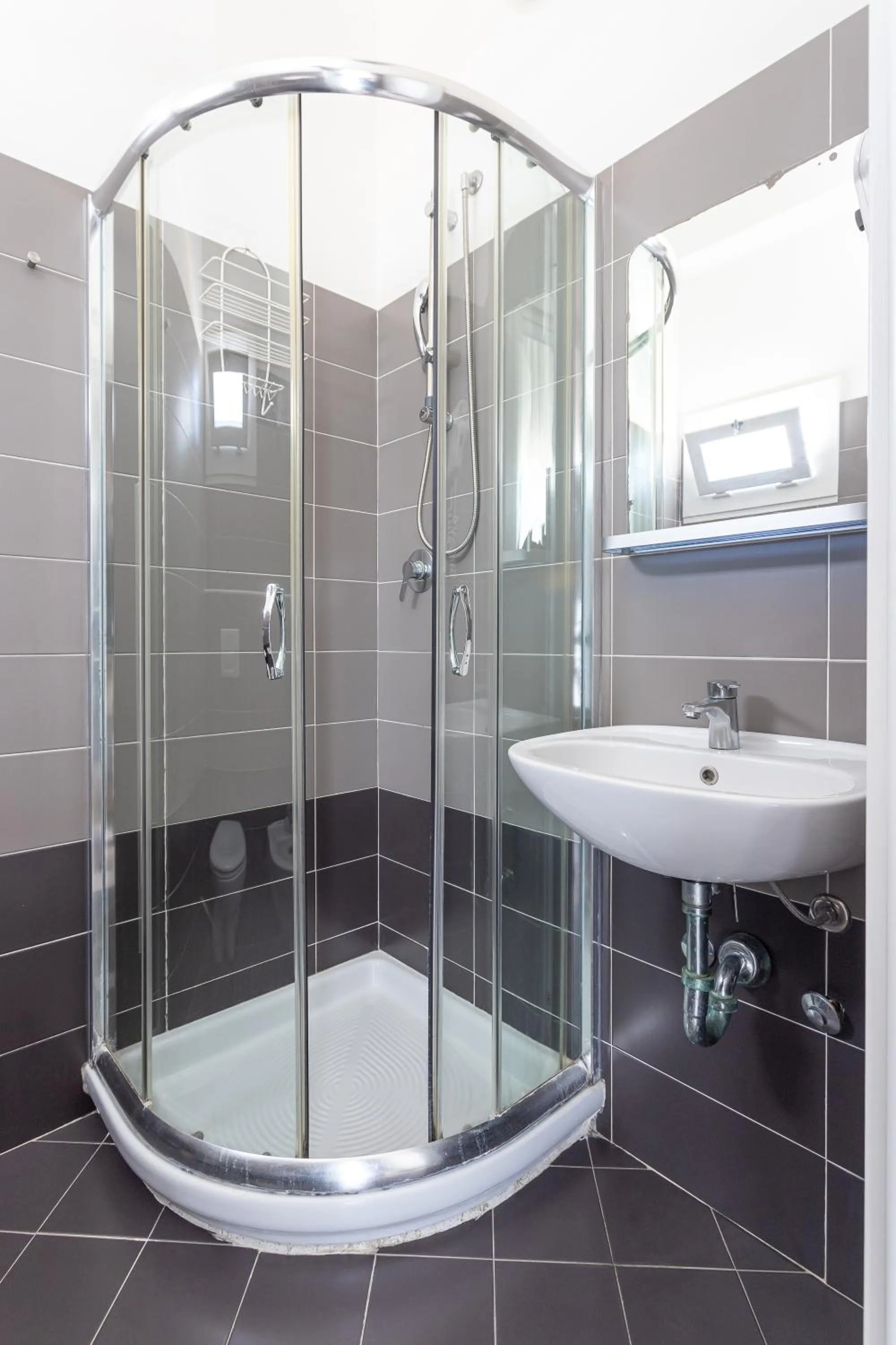 Shower in Hotel Blumen