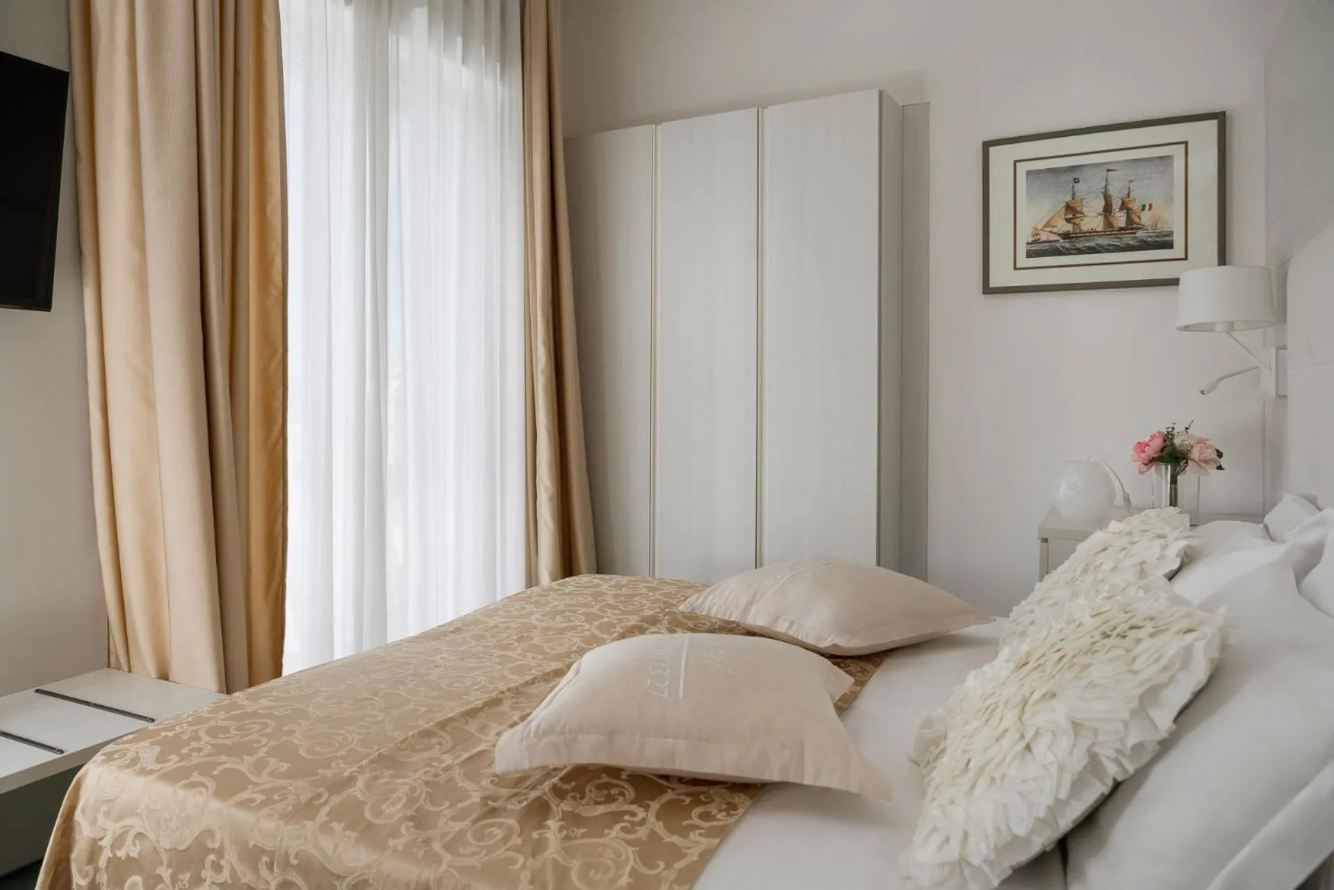 Bed in Hotel Ca' Bianca