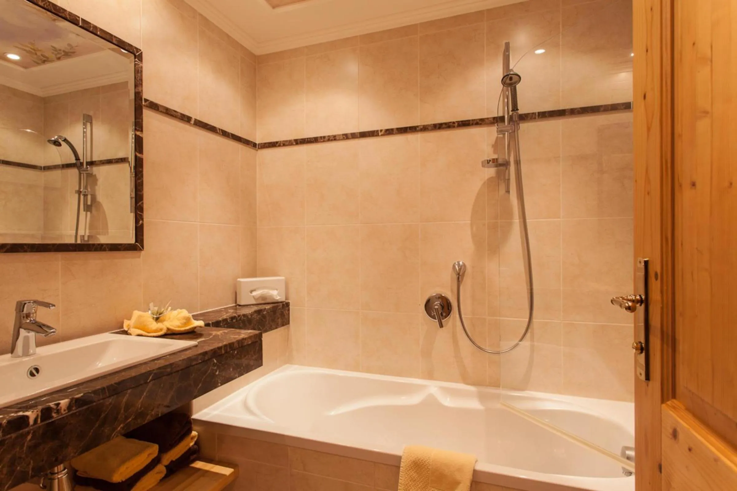Bathroom in Rimlhof by A CASA