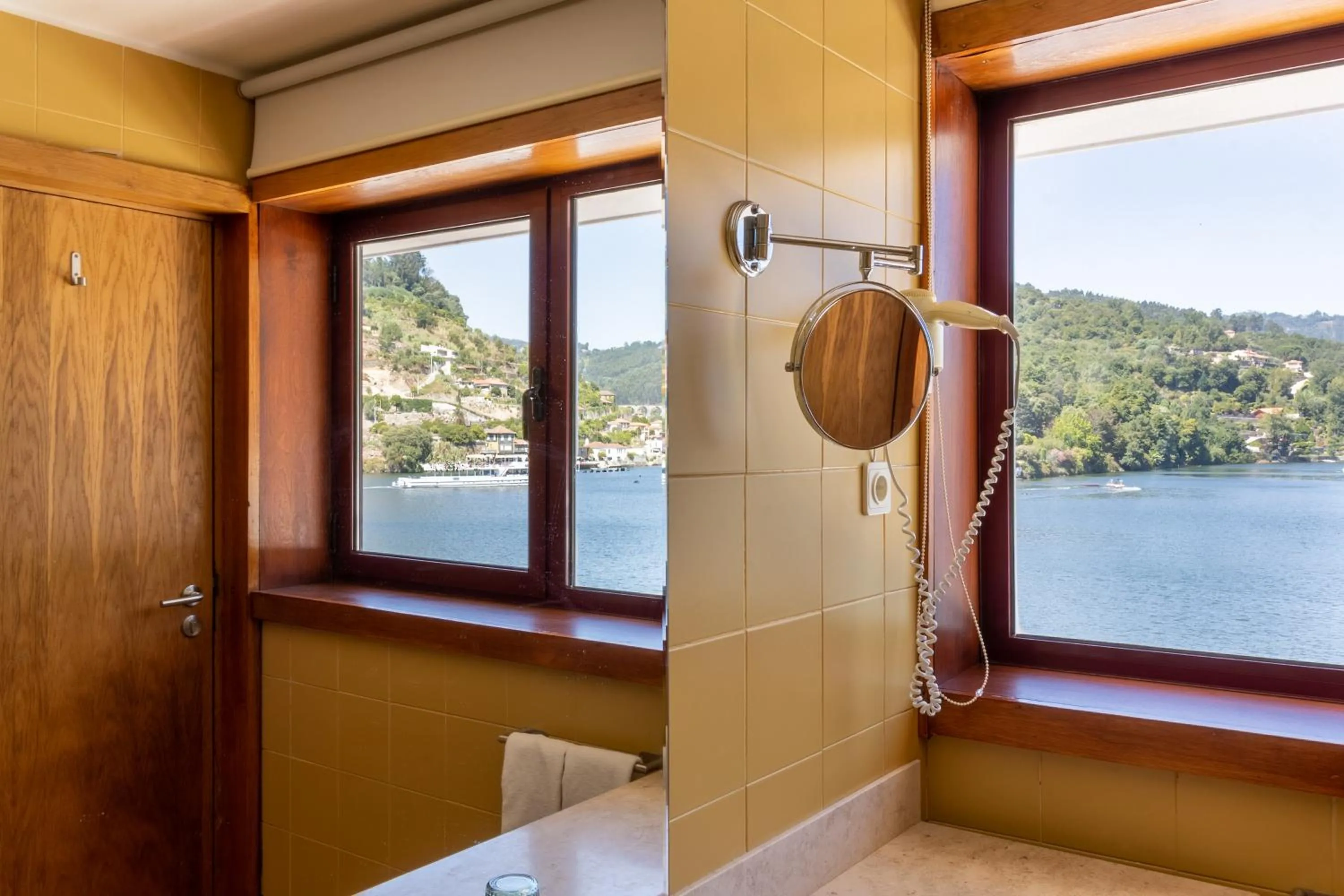 Toilet in Douro Hotel Porto Antigo