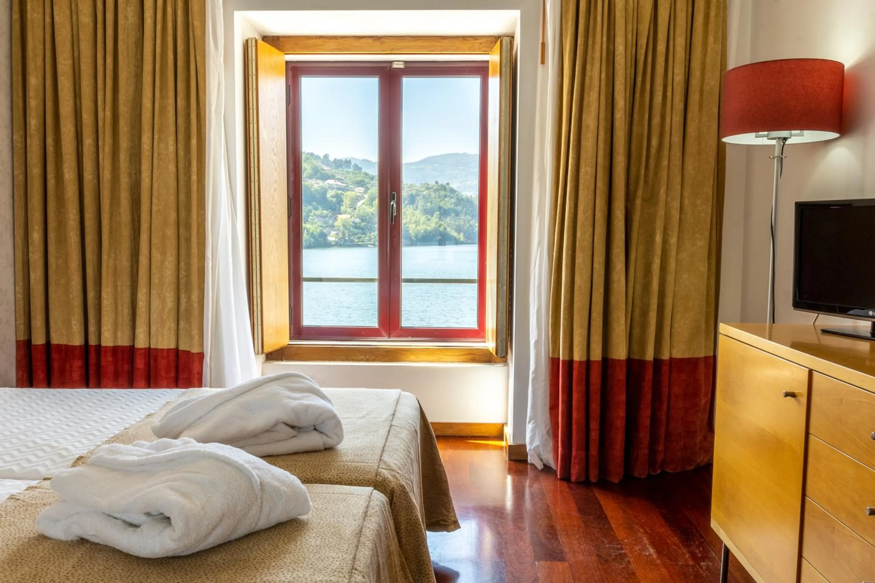 Bed in Douro Hotel Porto Antigo