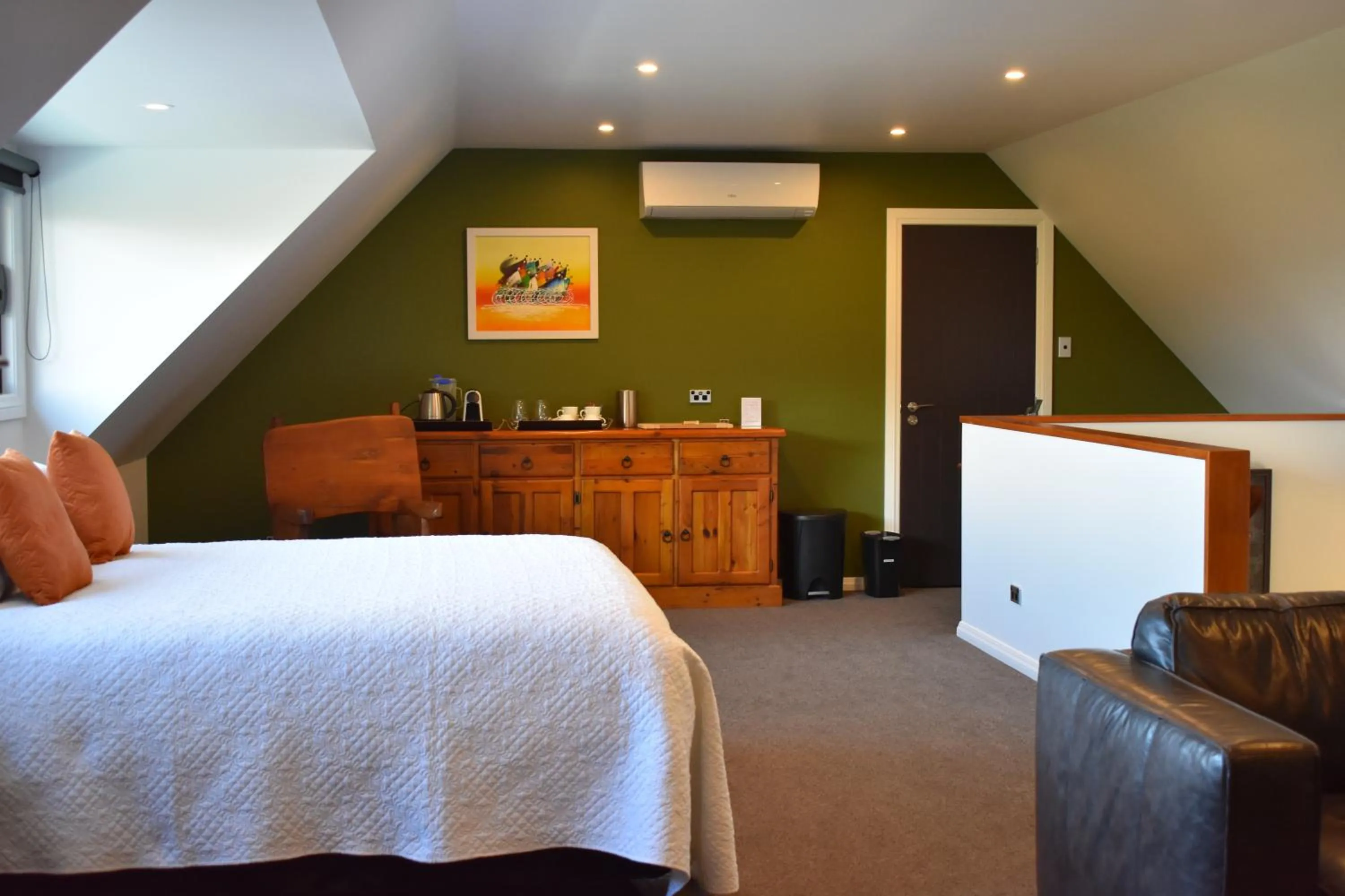 Seating area, Bed in Atea Lodge