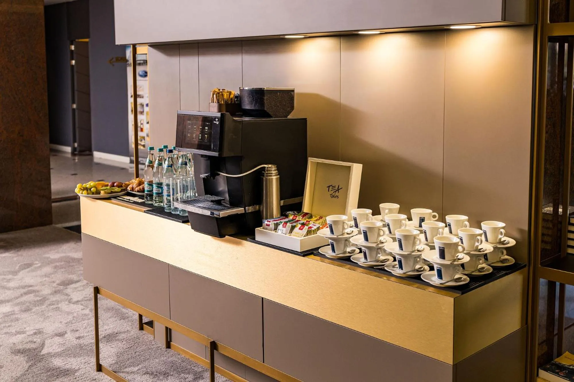 Coffee/tea facilities in Crystal Palace Hotel