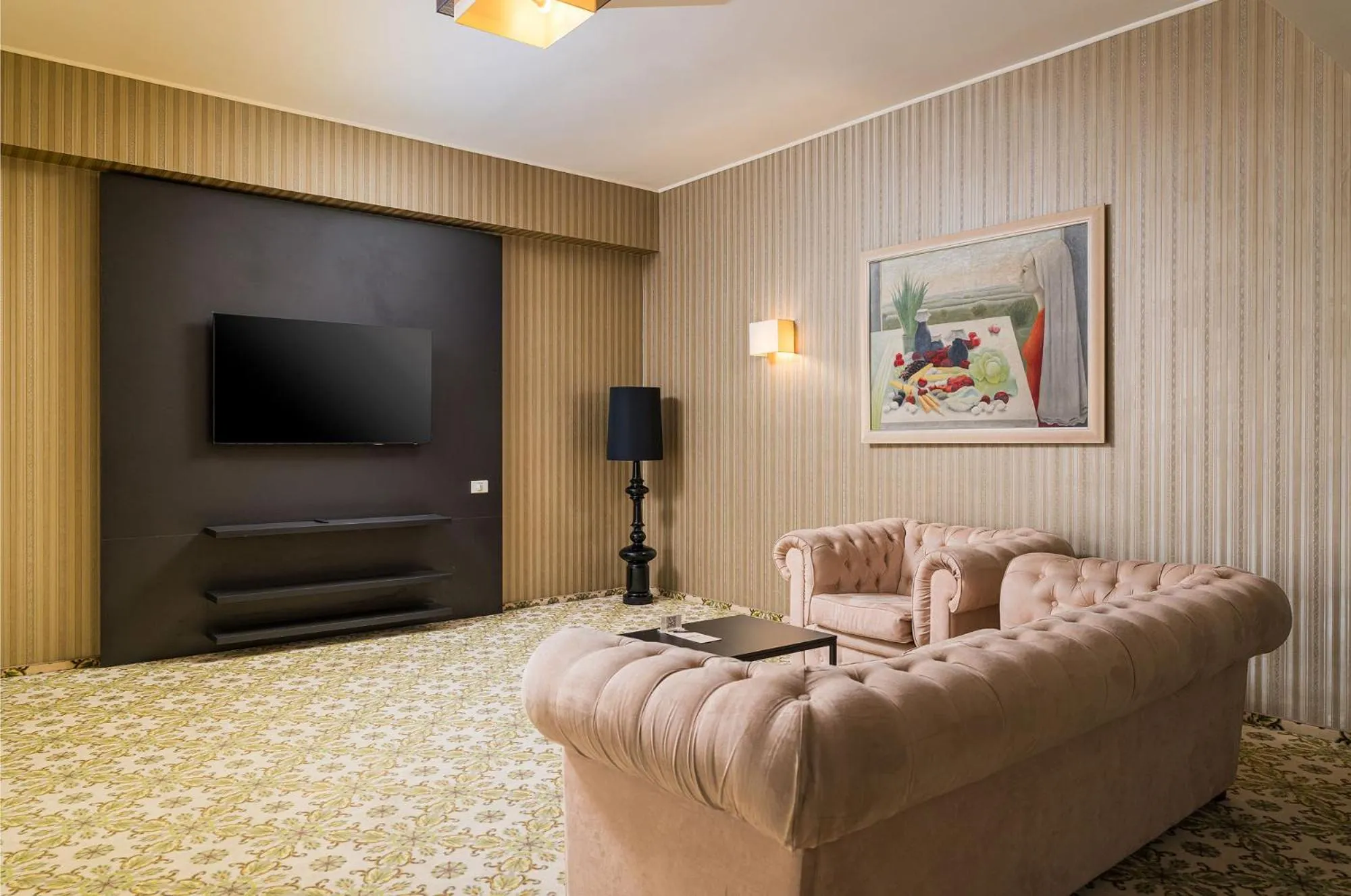 Living room in Crystal Palace Hotel