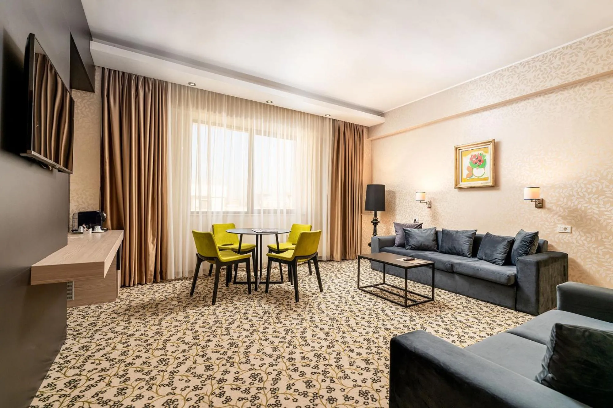 Living room in Crystal Palace Hotel