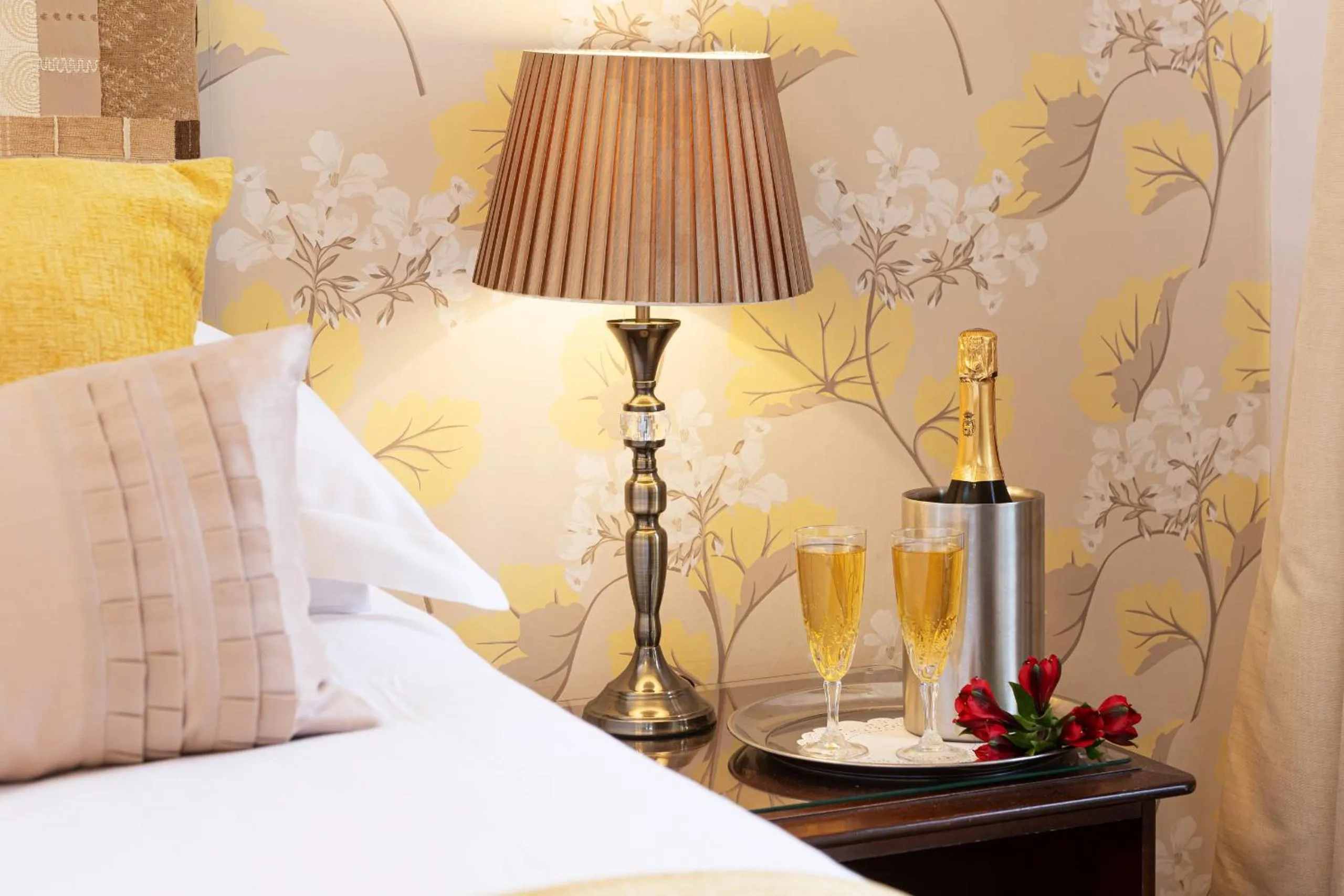 Alcoholic drinks, Bed in Ees Wyke Country House