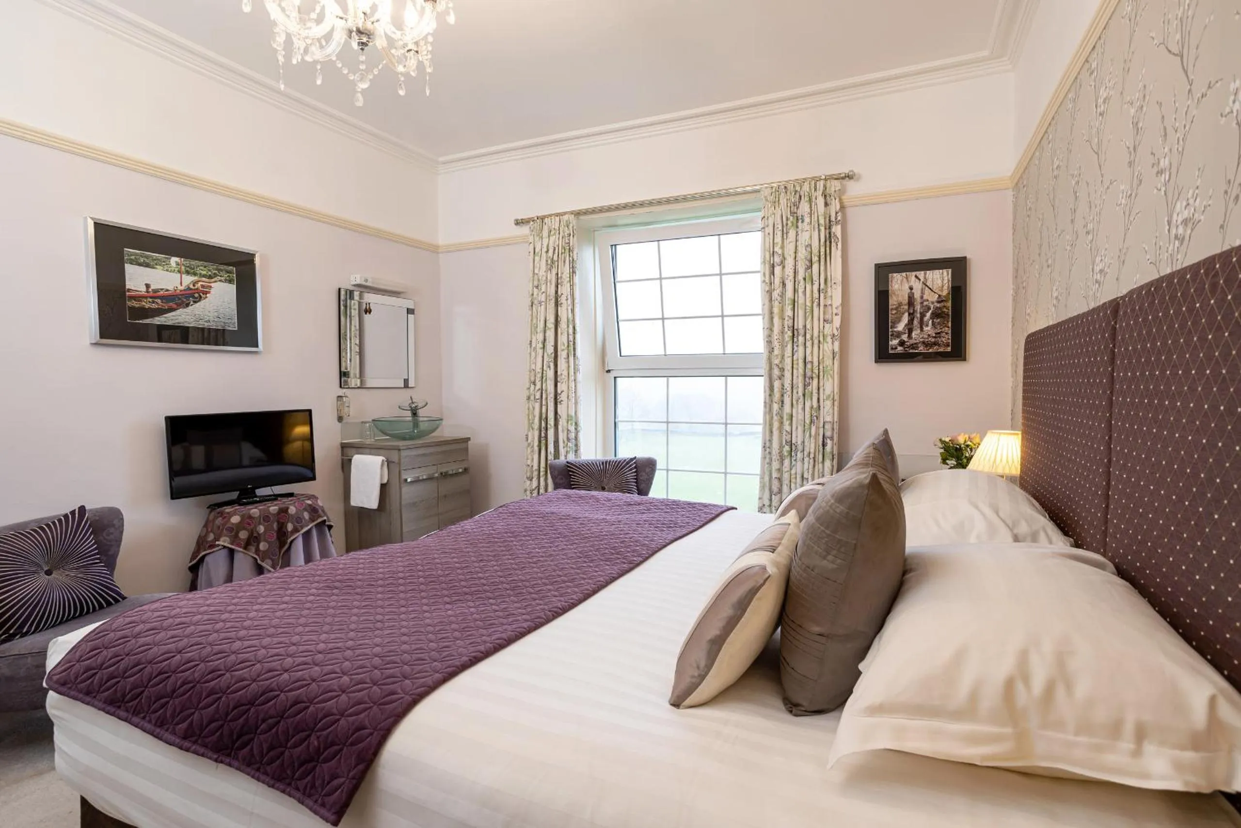 Photo of the whole room, Bed in Ees Wyke Country House