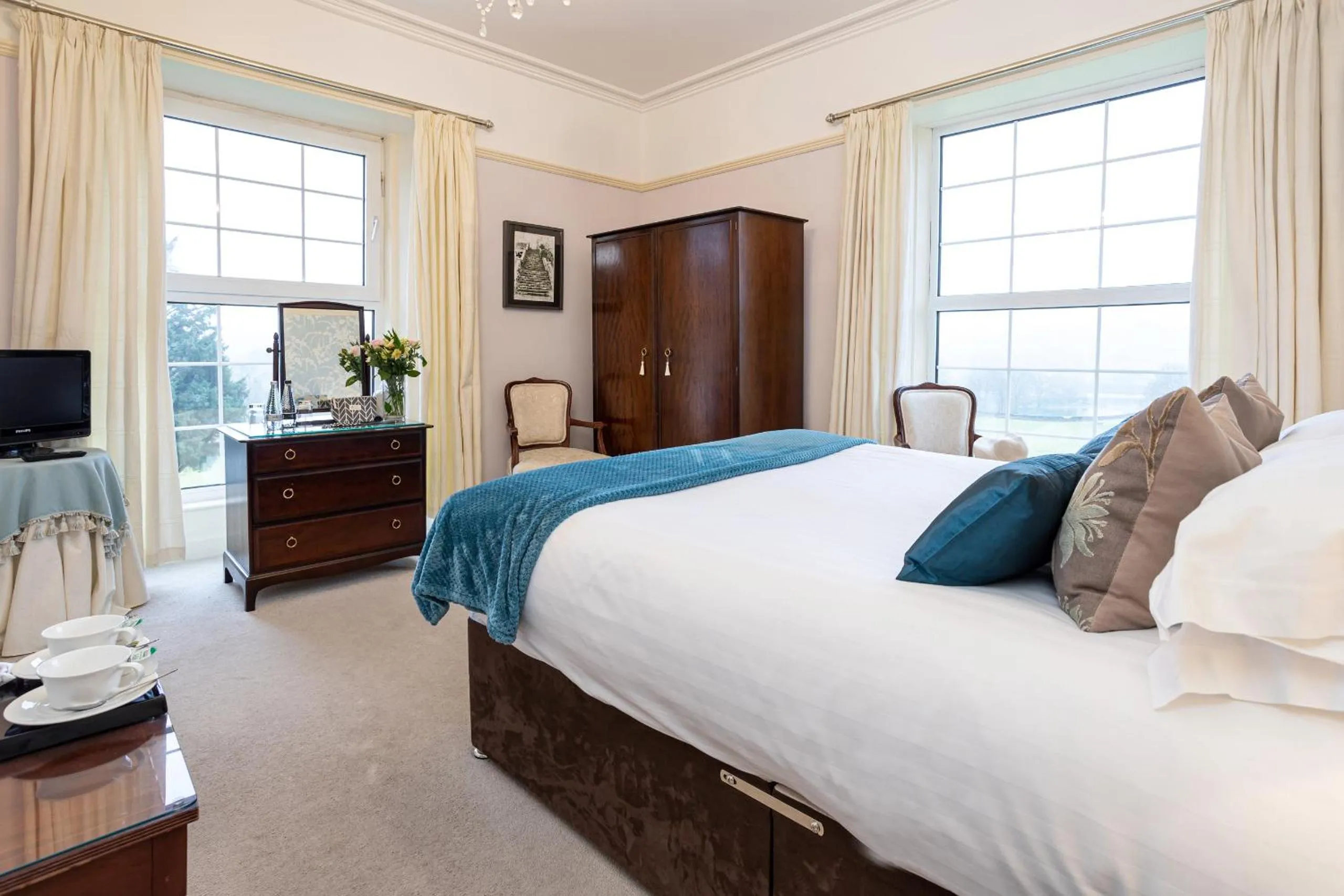 Photo of the whole room, Bed in Ees Wyke Country House