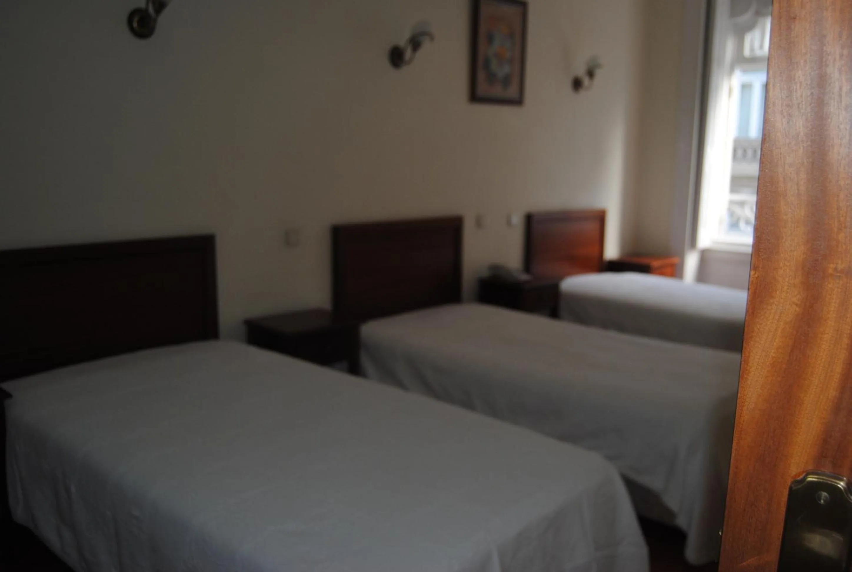 Photo of the whole room, Bed in Hotel Peninsular- Porto