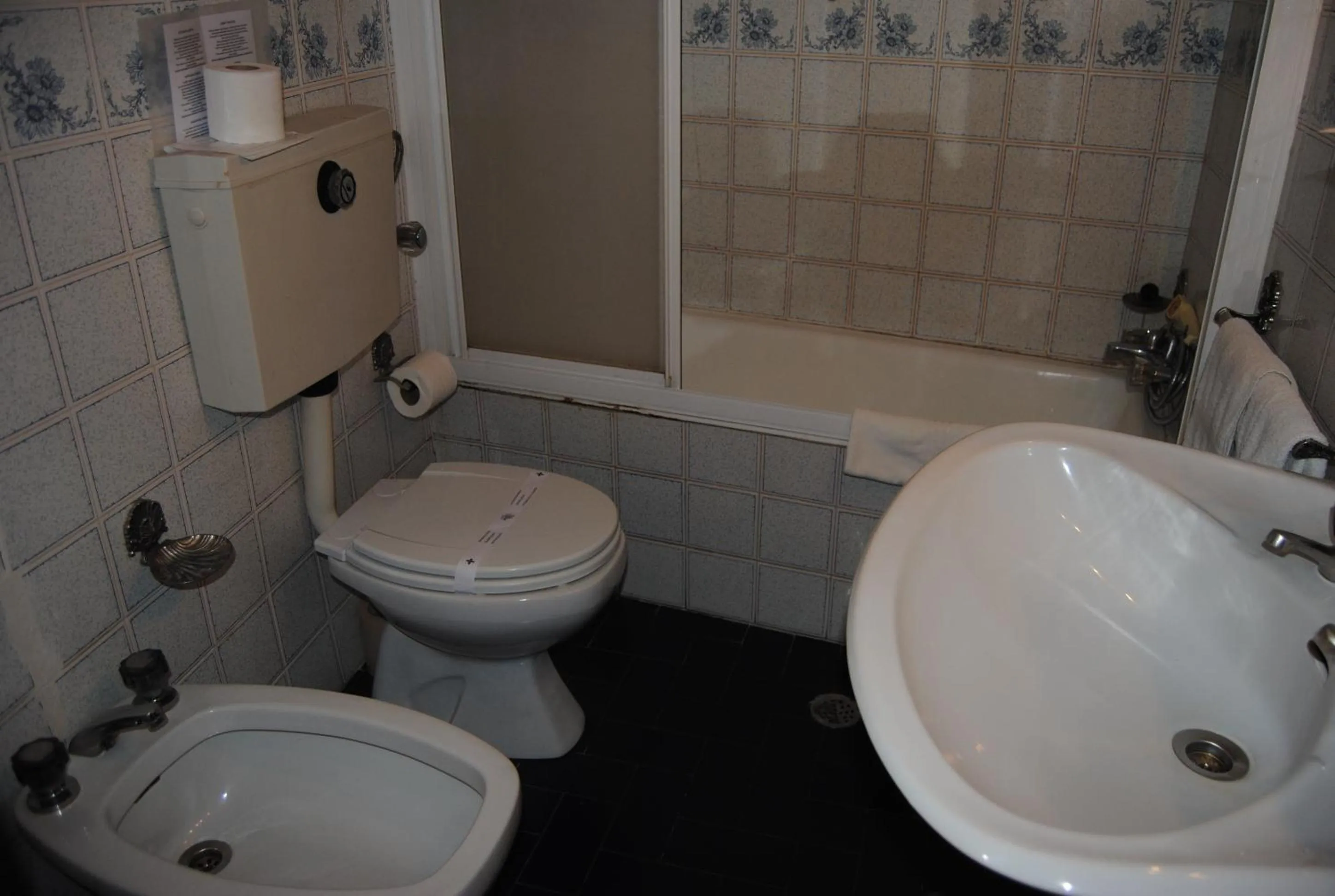 Bathroom in Hotel Peninsular- Porto