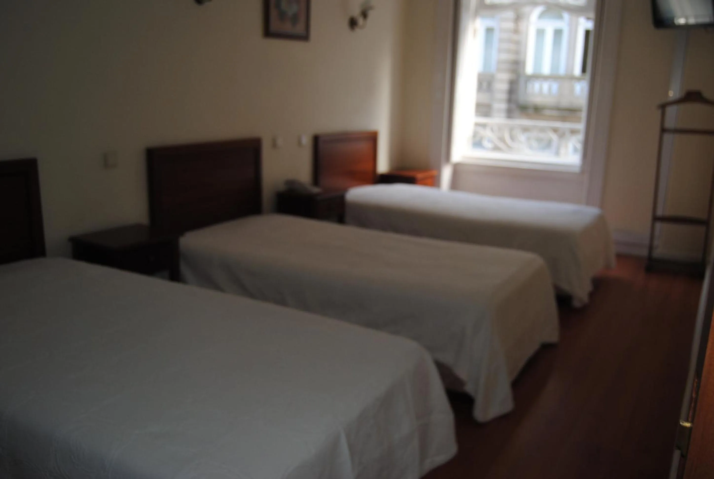 Photo of the whole room, Bed in Hotel Peninsular- Porto