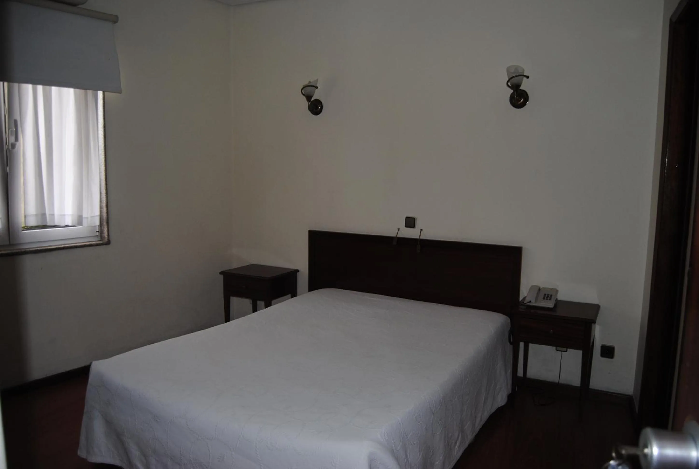 Photo of the whole room, Bed in Hotel Peninsular- Porto