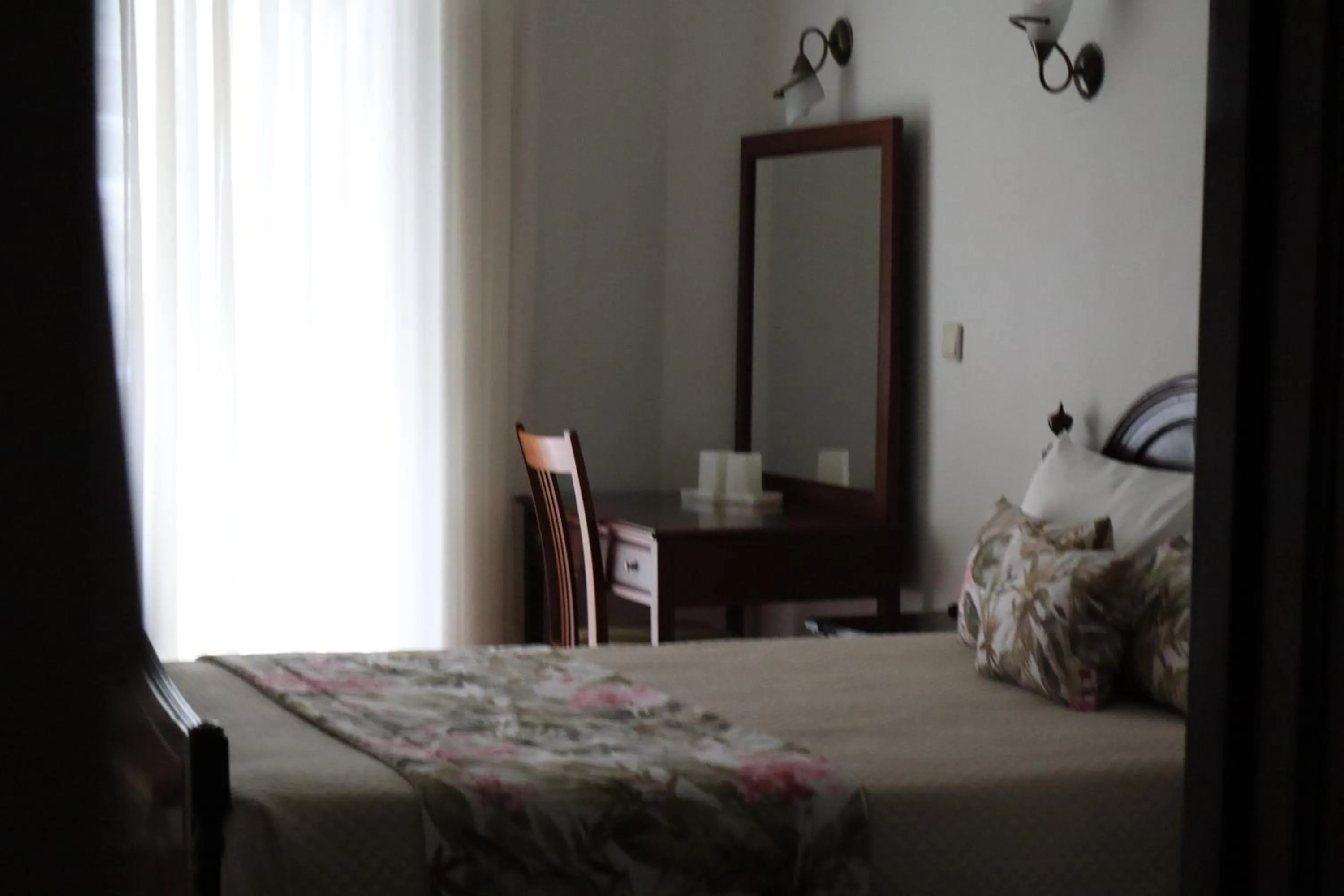 Bedroom, Bed in Hotel Peninsular- Porto