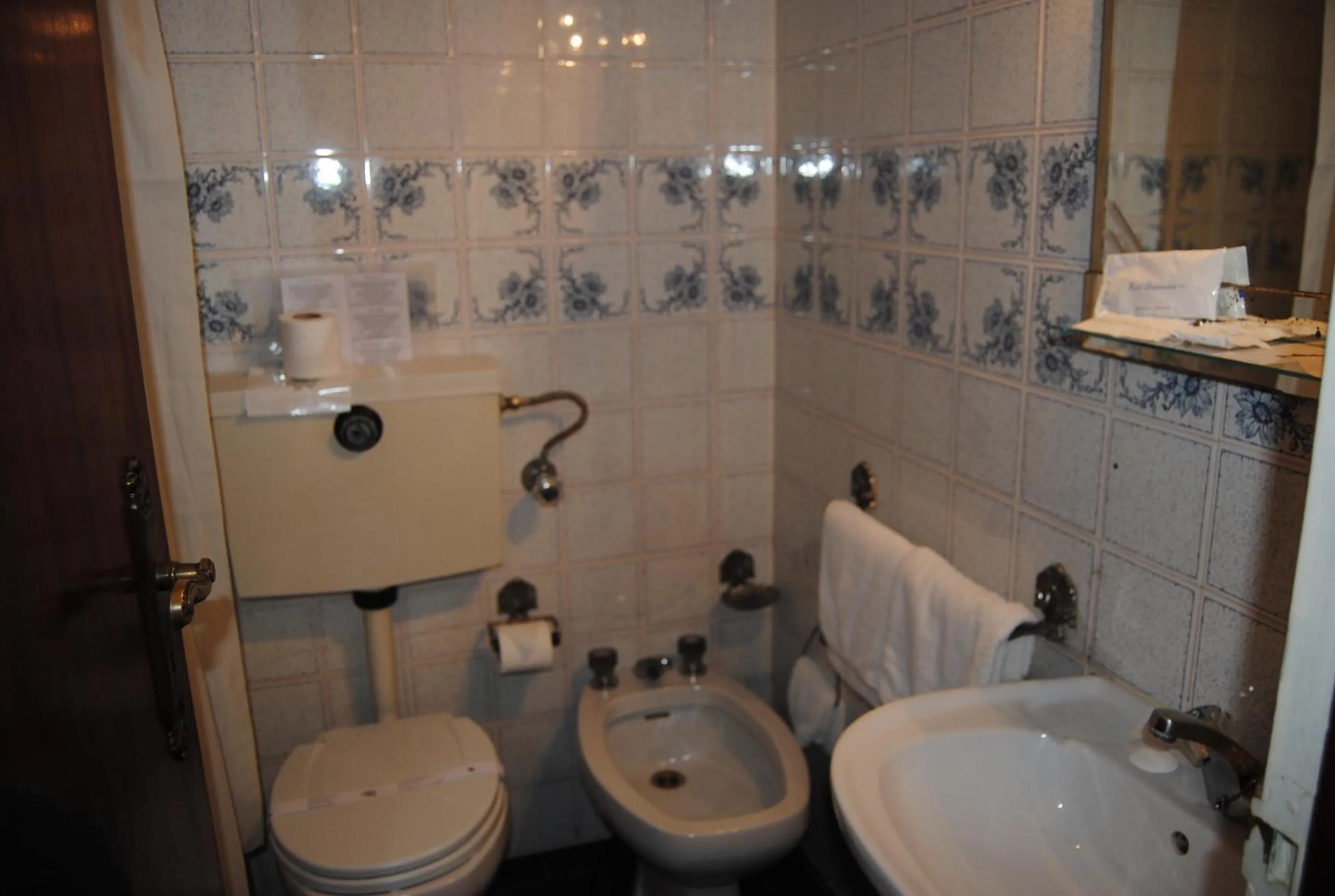 Bathroom in Hotel Peninsular- Porto