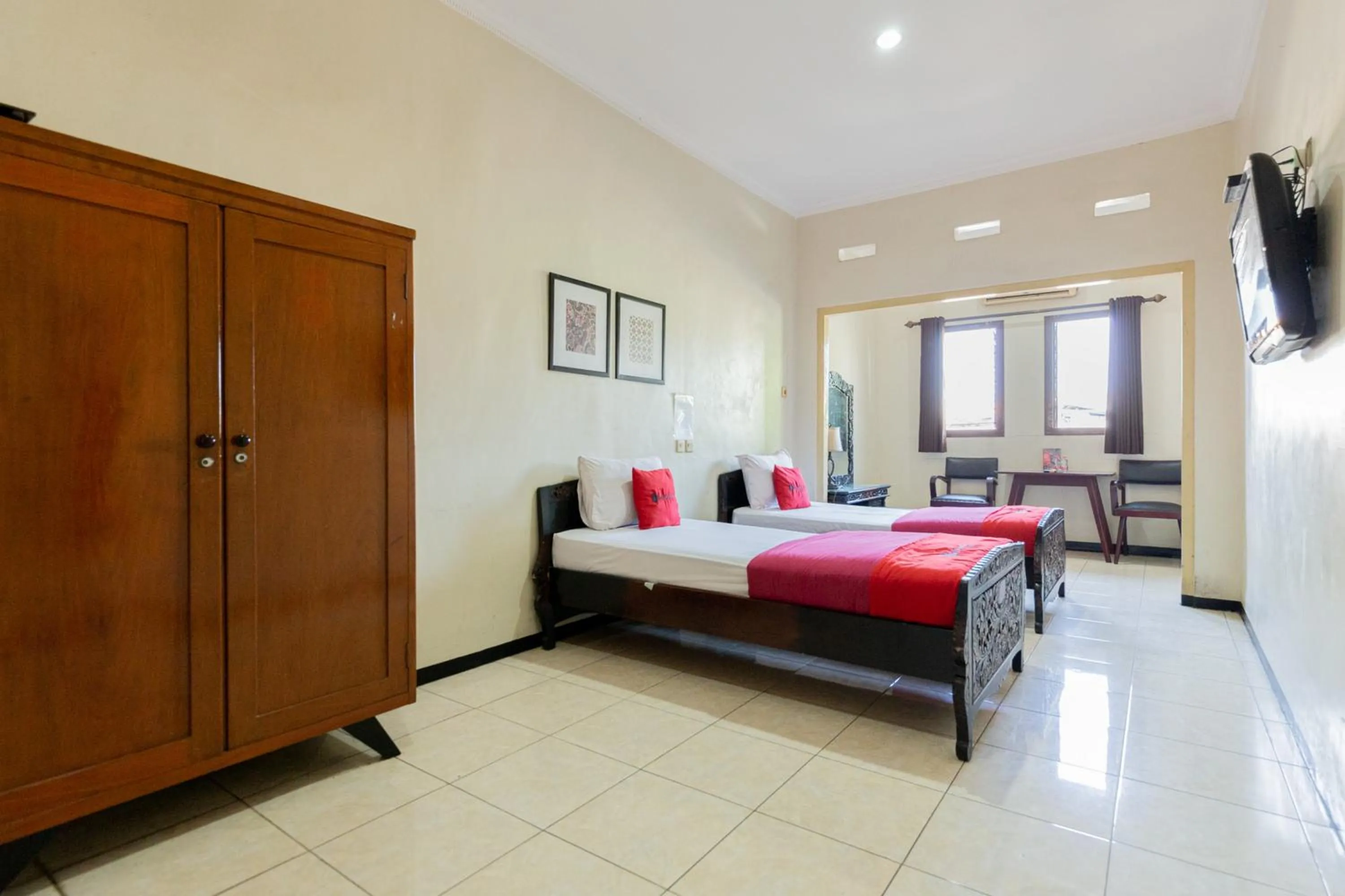 Bedroom, Bed in RedDoorz @ Urip Sumoharjo