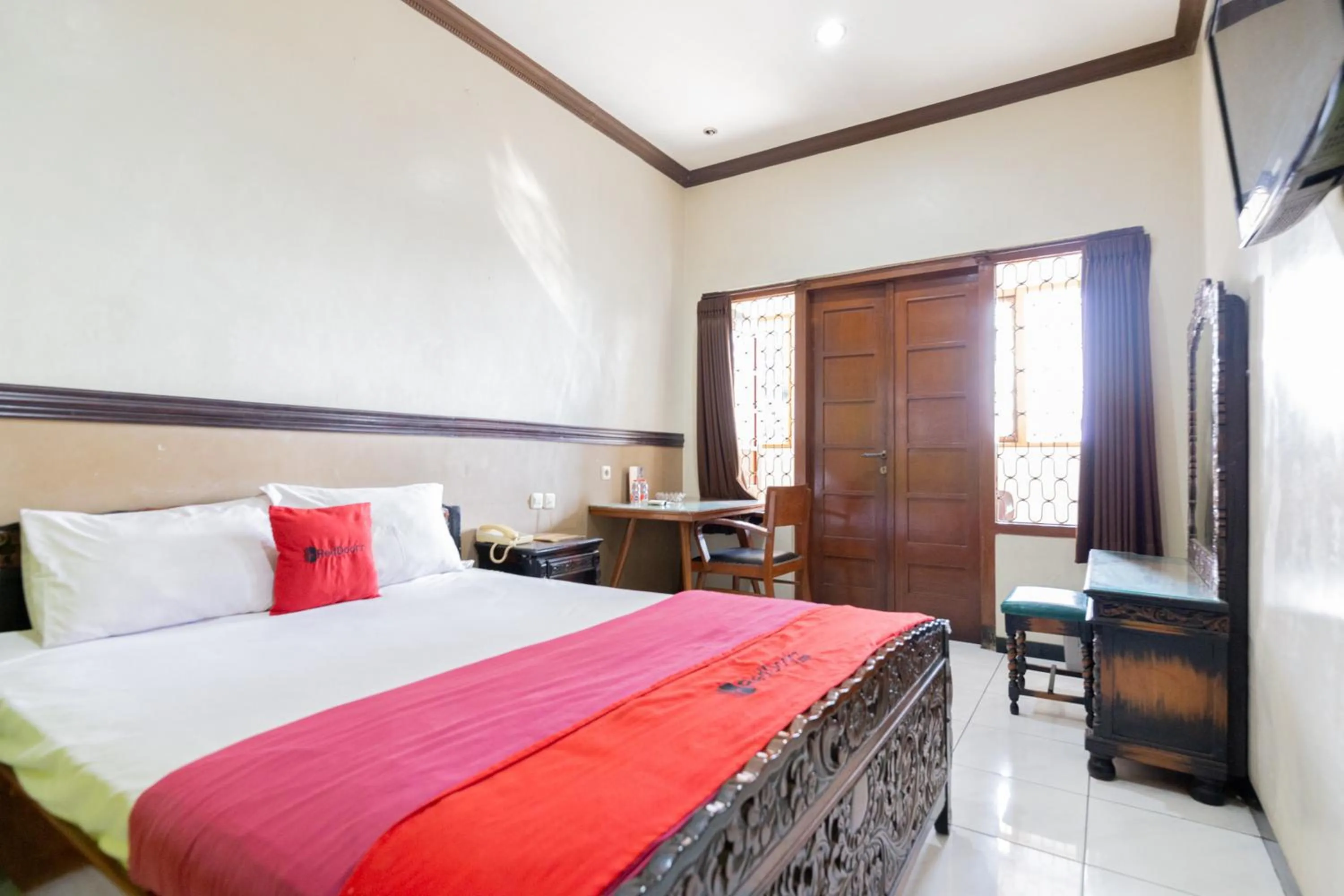 Bedroom, Bed in RedDoorz @ Urip Sumoharjo